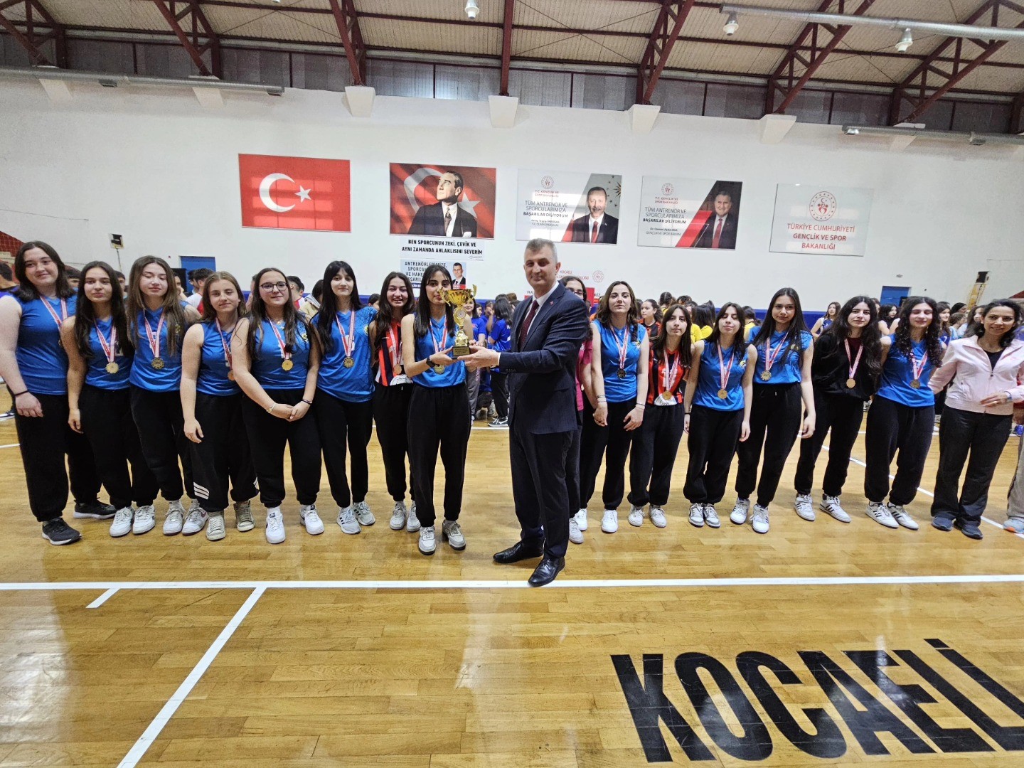 Gölcük’te okullar arası turnuvada dereceye girenler ödüllendirildi