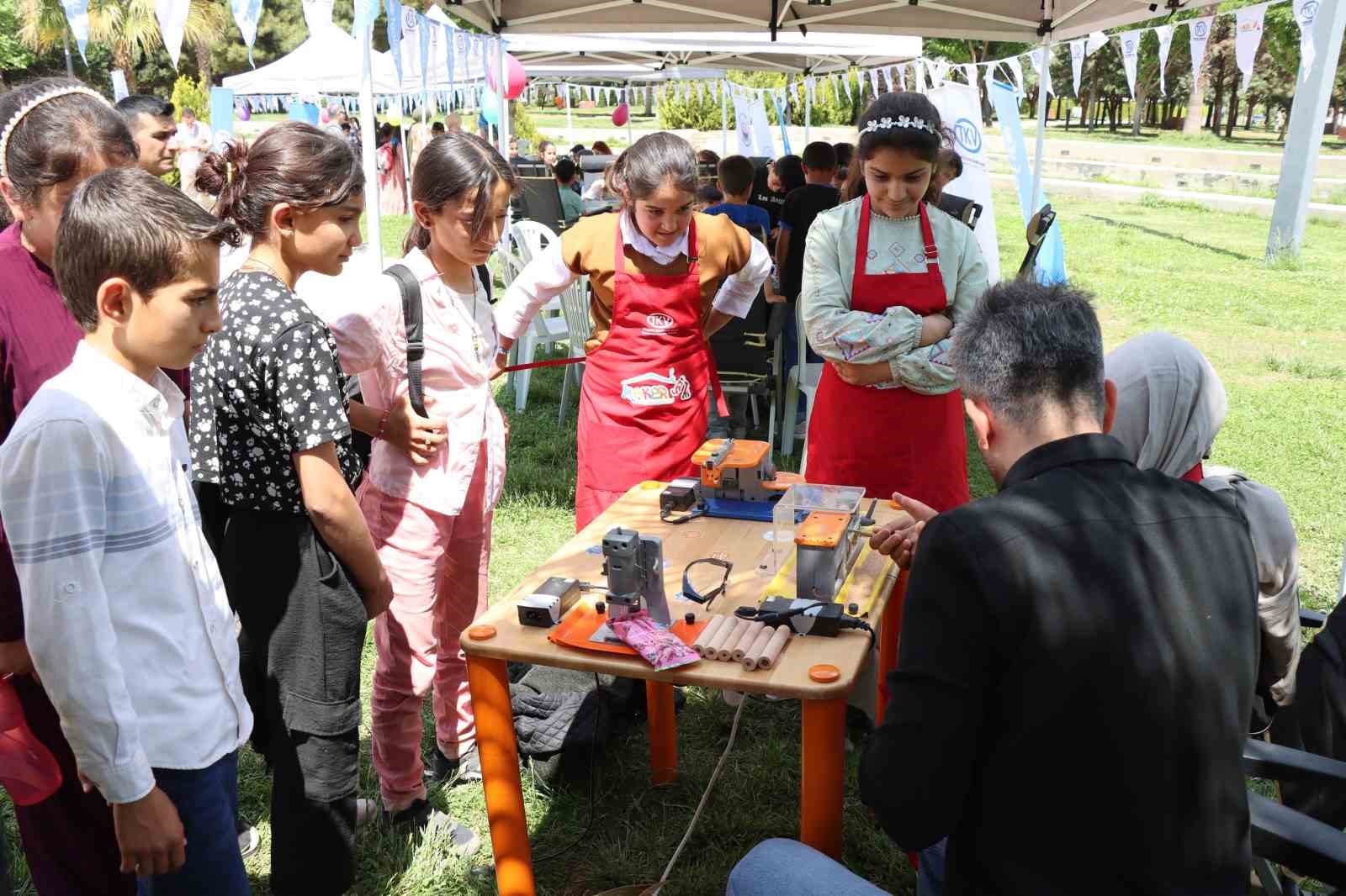 Şanlıurfa’da çocuk şenliği renkli geçti