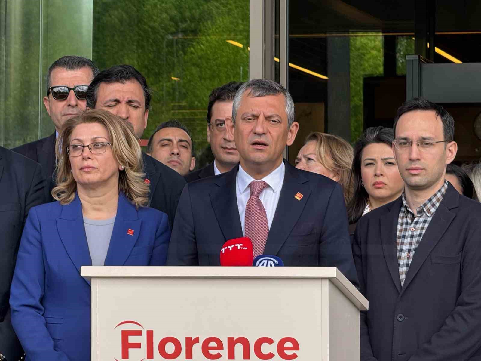 CHP Genel Başkanı Özel, Sırrı Süreyya Önder’i hastanede ziyaret etti