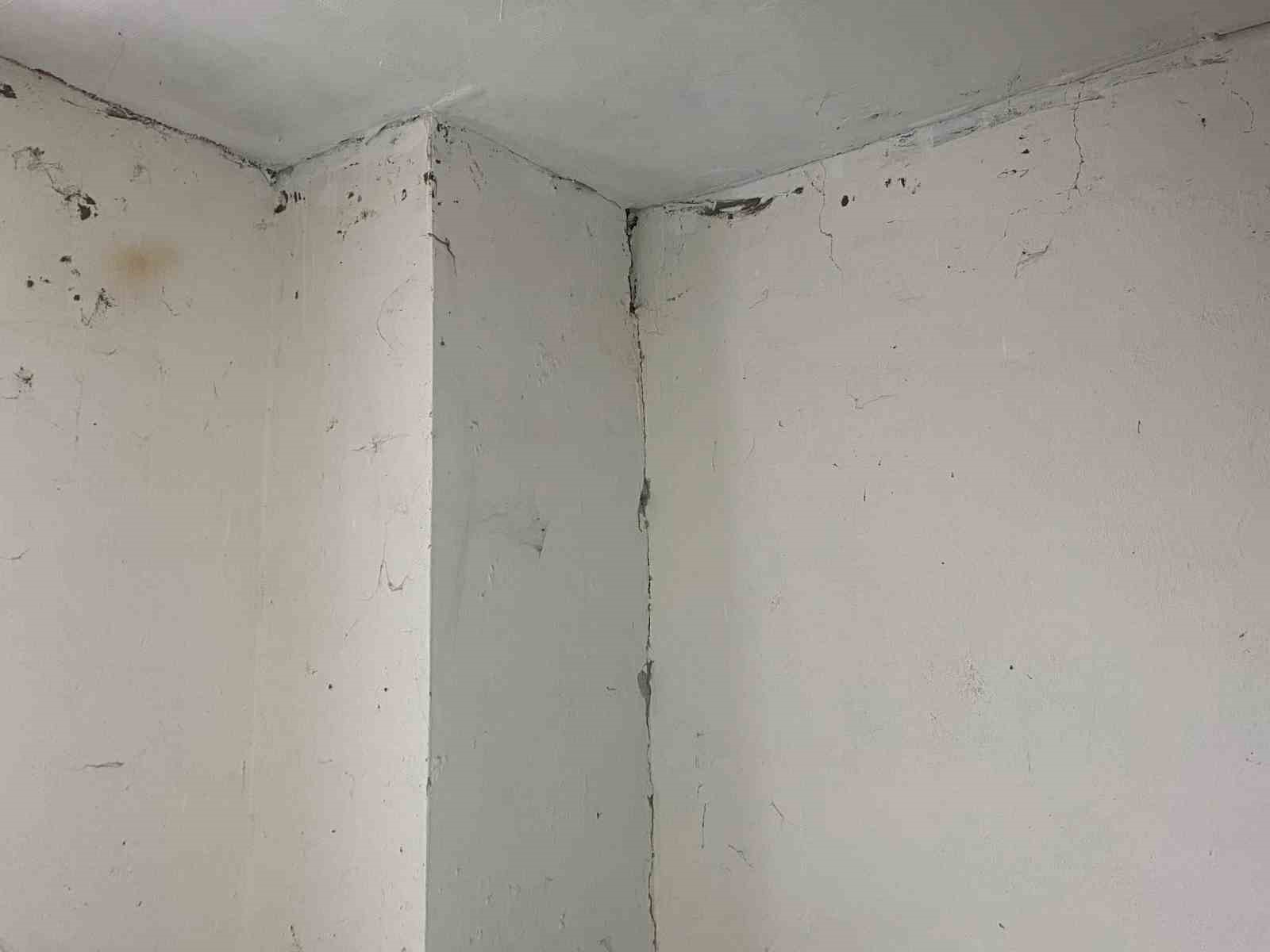 Deprem sonrasında İstanbul&rsquo;da hasar tespit &ccedil;alışmaları devam ediyor
