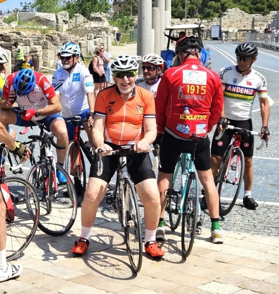 Kaza kurbanı 88 yaşındaki milli bisikletçi son yolculuğuna uğurlandı
