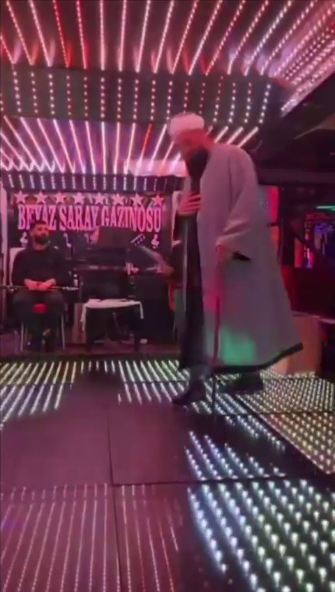 Bursa&rsquo;da tebliğciler pavyonda vaaz verdi
