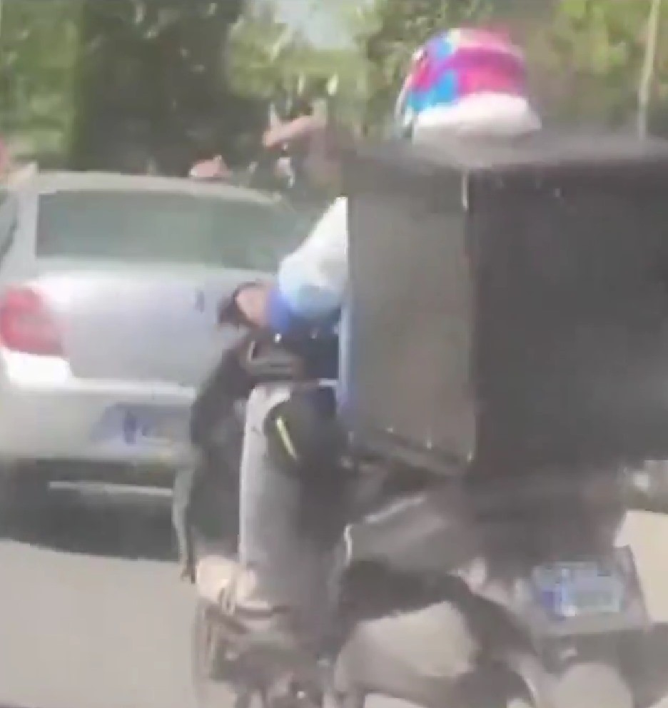 Trafikte akrobatik hareketler yapan motosikletliye 86 bin lira ceza kesildi