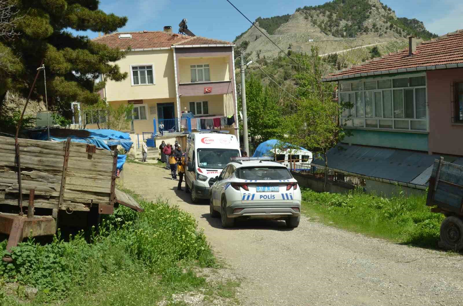 Kendisinden haber alınamayan yaşlı adam evinde ölü bulundu