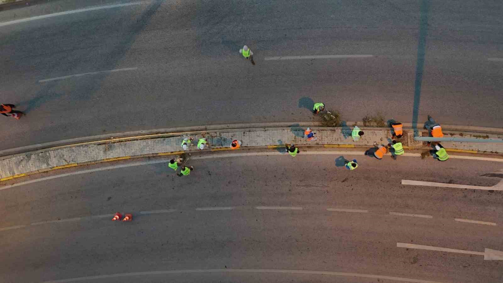 Belediye ekiplerinden gece mesaisi
