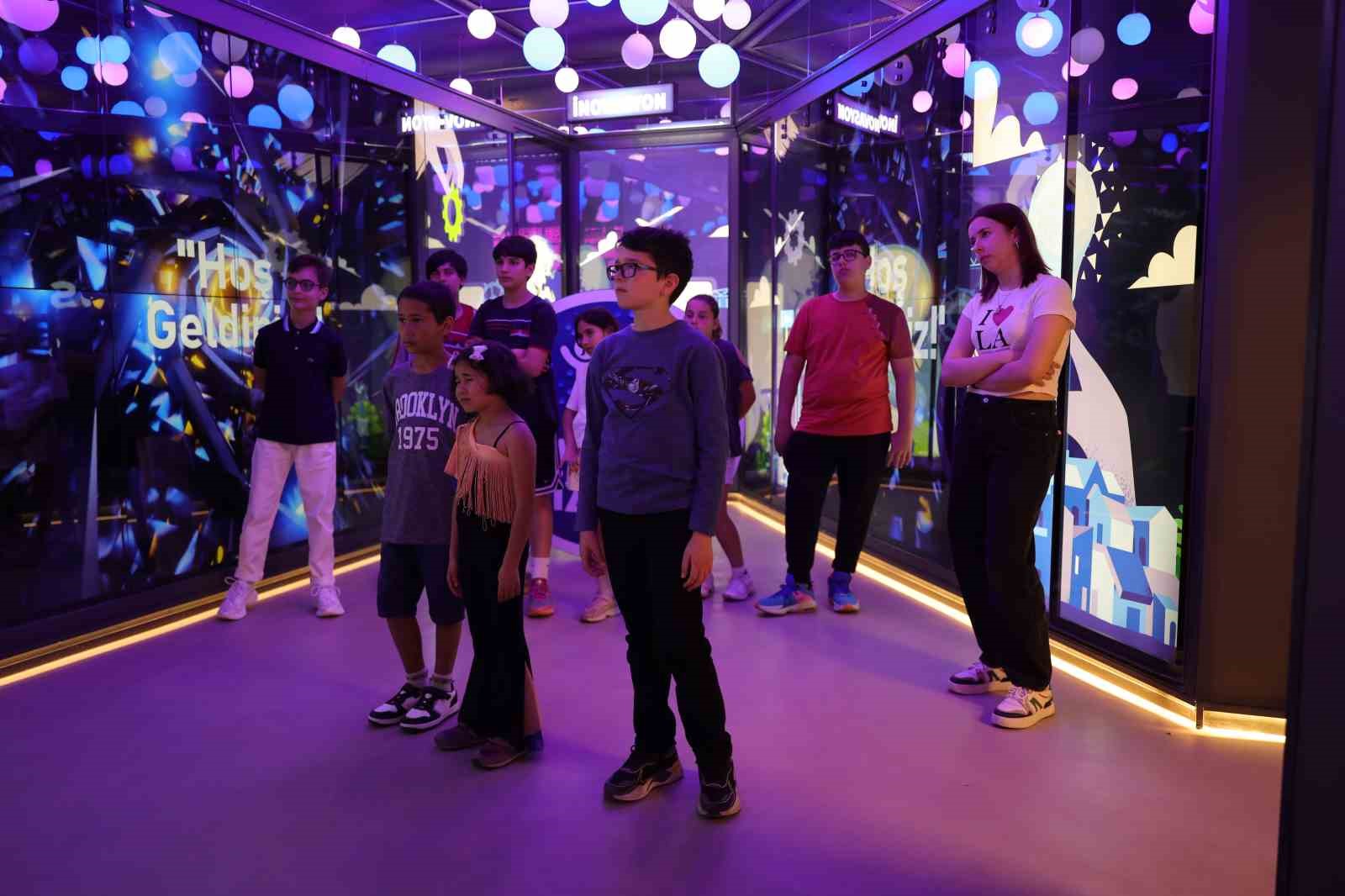 İzQ Dijital Deneyim Merkezi’nde 23 Nisan coşkusu