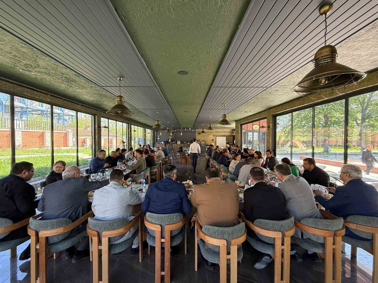 Başkan Çetinkaya: "Bir yandan borçları çeviriyorum bir yandan da yeni hizmetler üretiyorum"