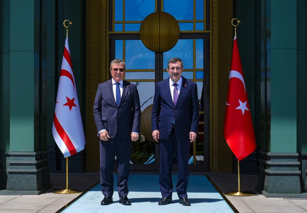 Cumhurbaşkanı Yardımcısı Yılmaz, KKTC Başbakanı Ünal Üstel ile bir araya geldi