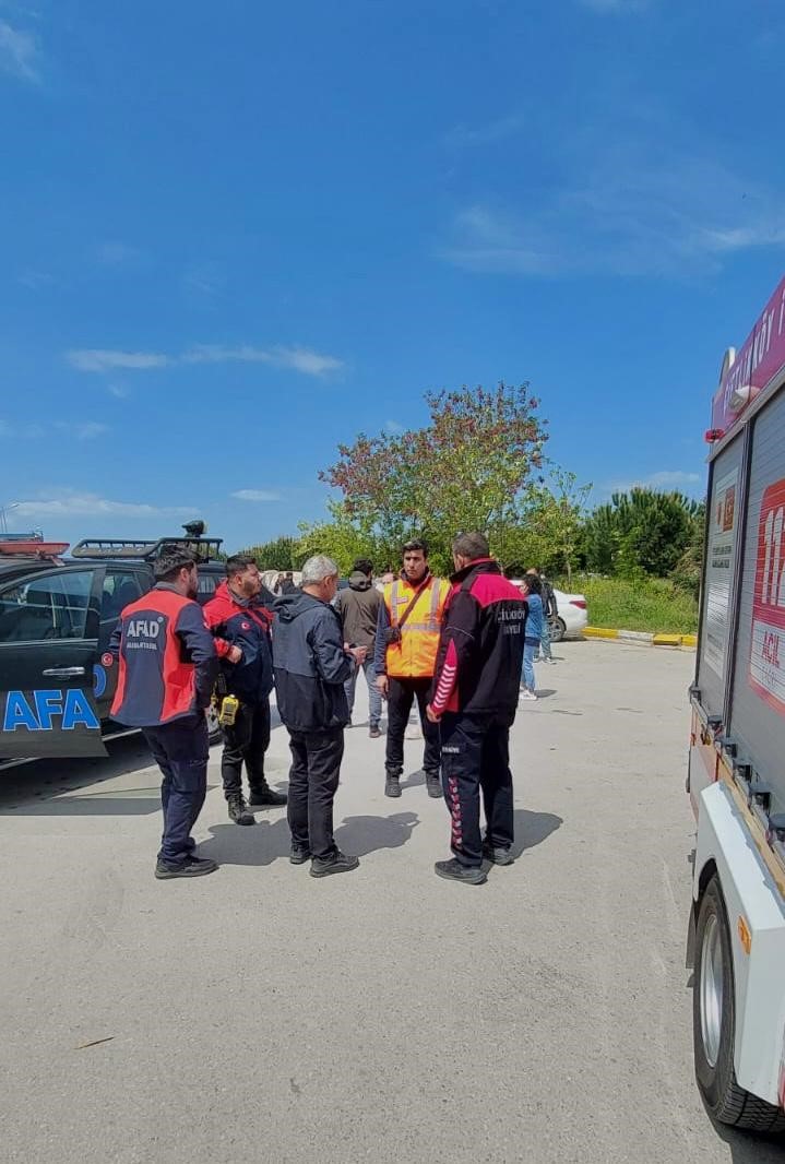 Yalova&rsquo;da bir firmada yere d&ouml;k&uuml;len kimyasal madde imha edildi
