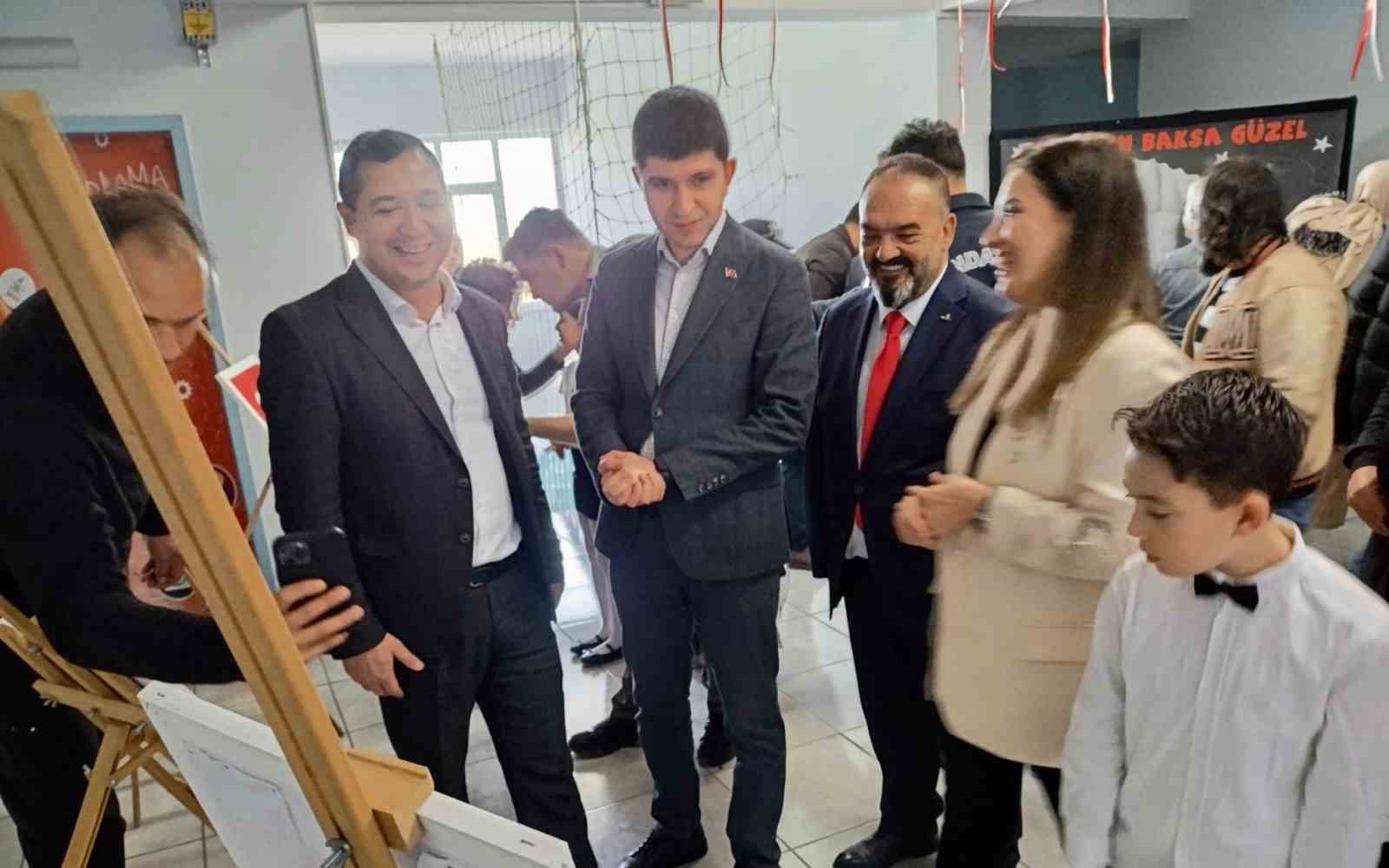 &rsquo;Atat&uuml;rk ve &Ccedil;ocuk&rsquo; resim sergisi
