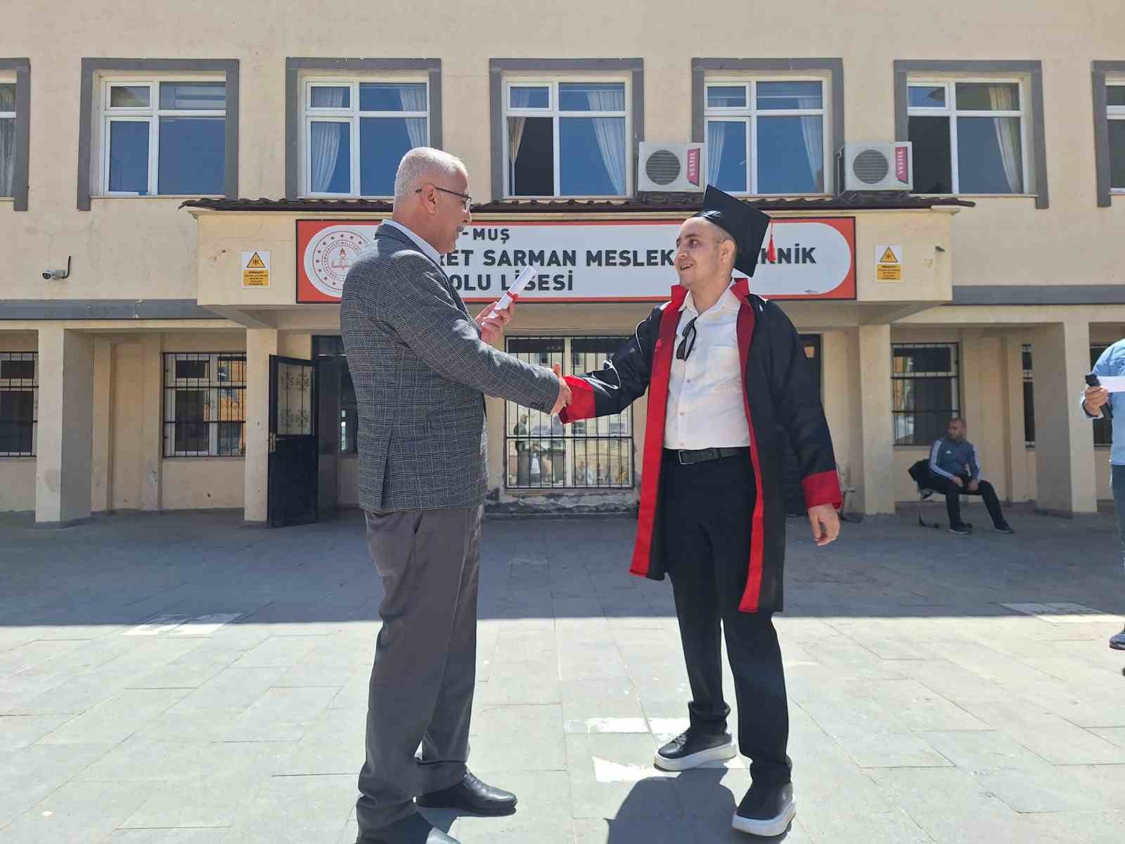 Muş’ta mezuniyet sevinci