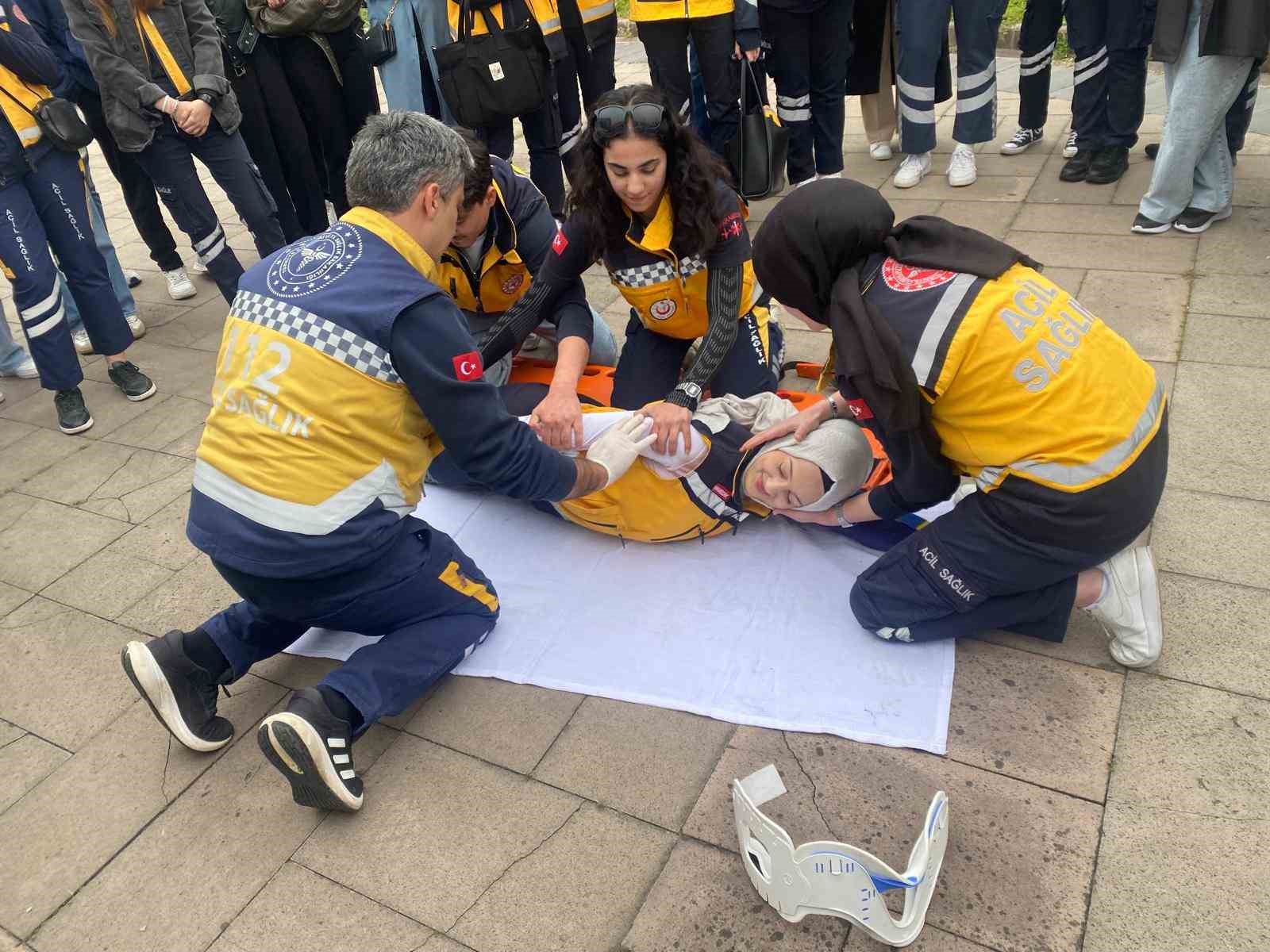 Geleceğin sağlıkçılarına UMKE tanıtıldı