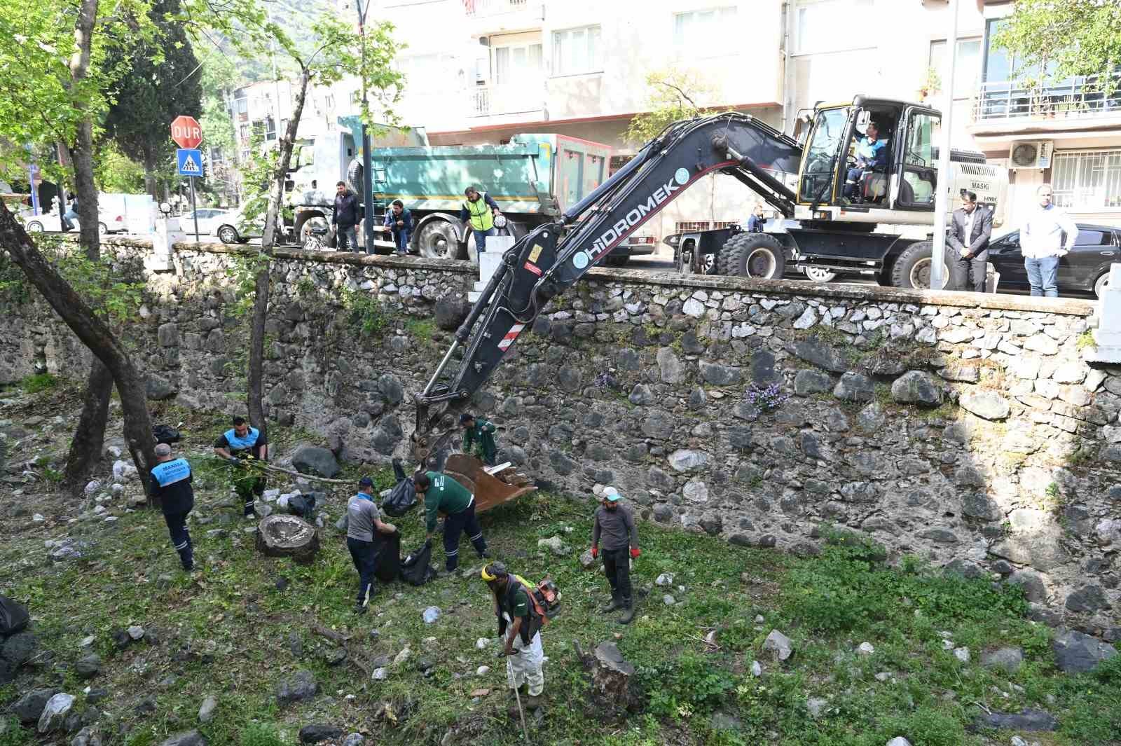 Çaybaşı Deresi hem temizlendi hem de yeni fidanlar dikildi