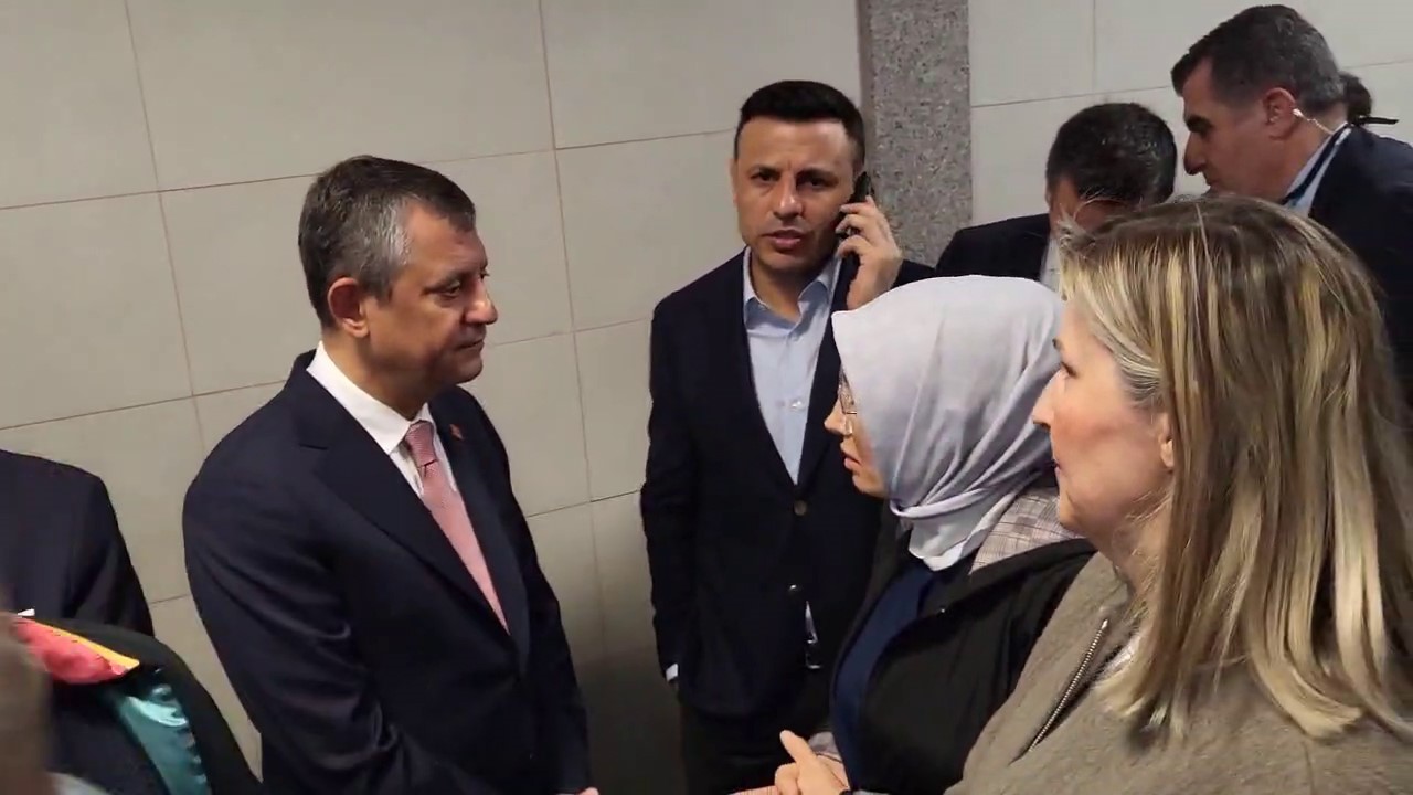 Zafer Partisi Genel Başkanı &Uuml;mit &Ouml;zdağ, "Cumhurbaşkanı&rsquo;na hakaret" su&ccedil;undan hakim karşısında
