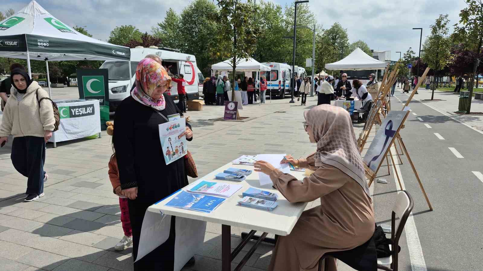 Düzce’de sağlıkçılar sokağa indi
