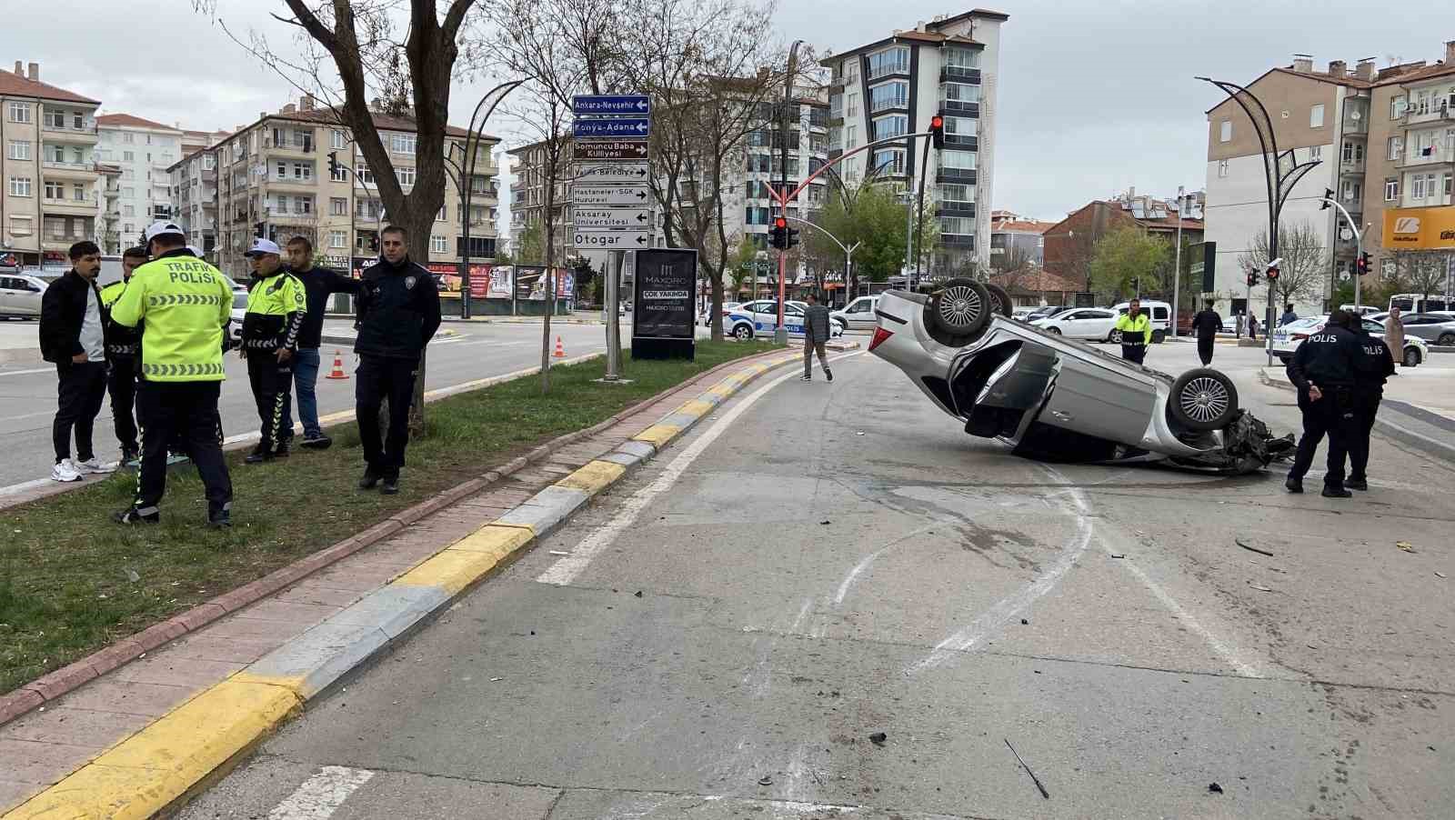 Takla atıp hurdaya dönen otomobilden burnu bile kanamadan kurtuldu