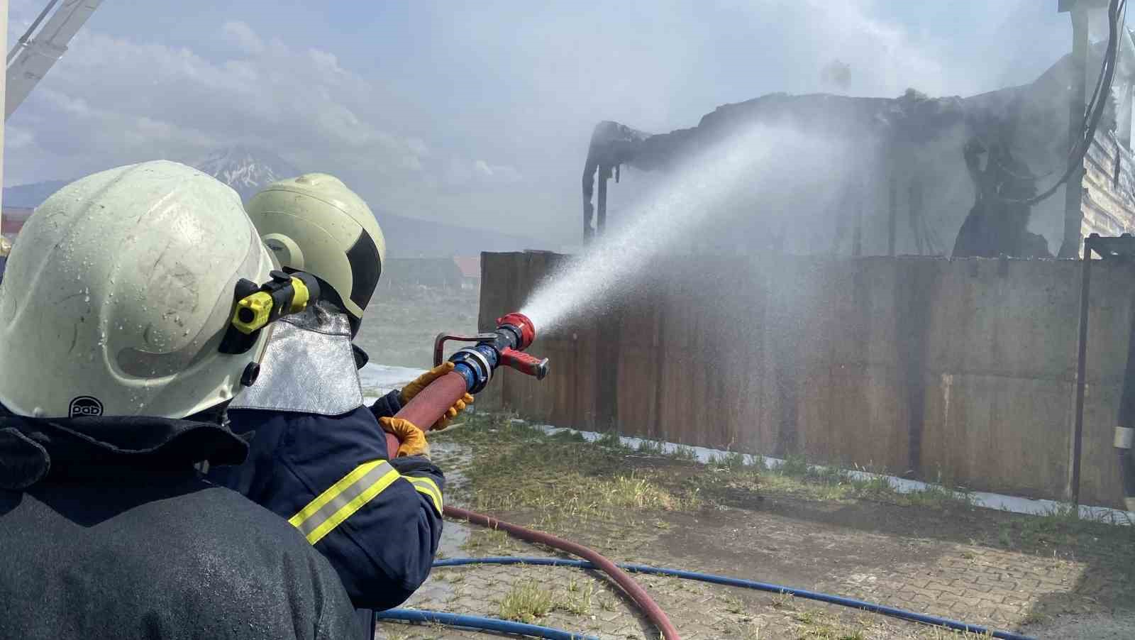 Yağ üretim tesisinde korkutan yangın
