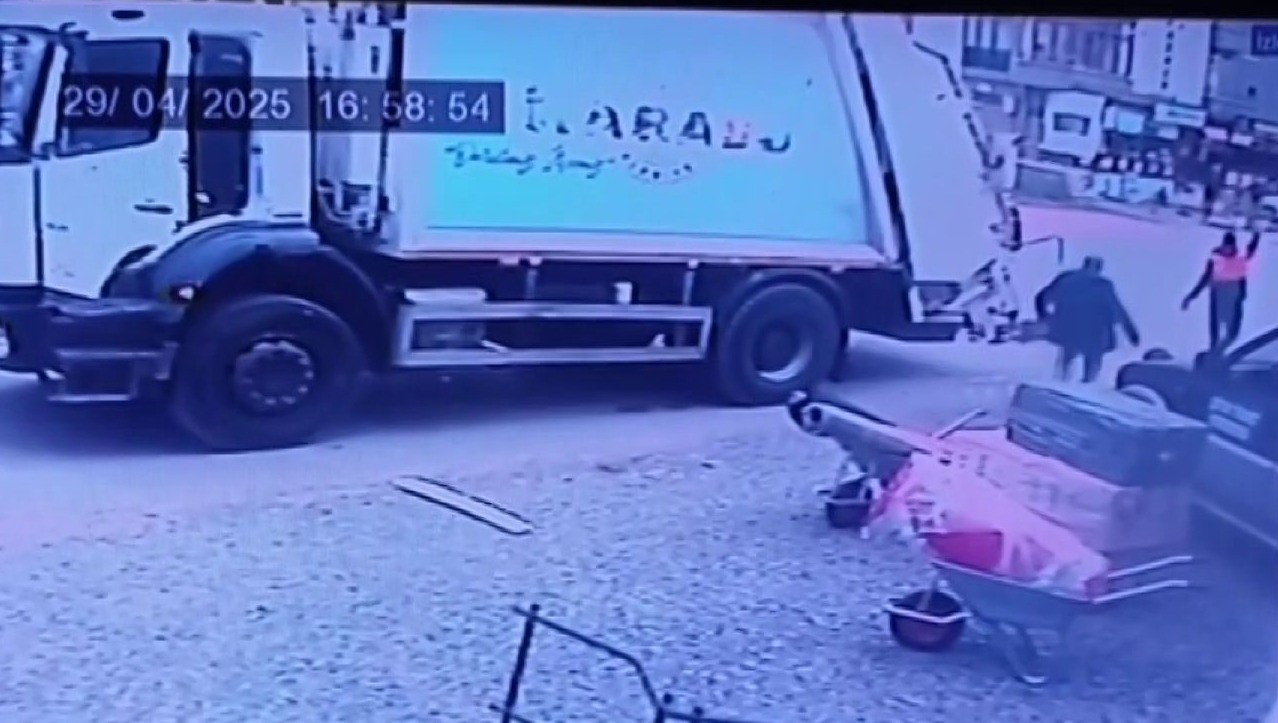 Karasu Belediyesi’ne ait çöp kamyonu 70 yaşındaki adamı ezdi