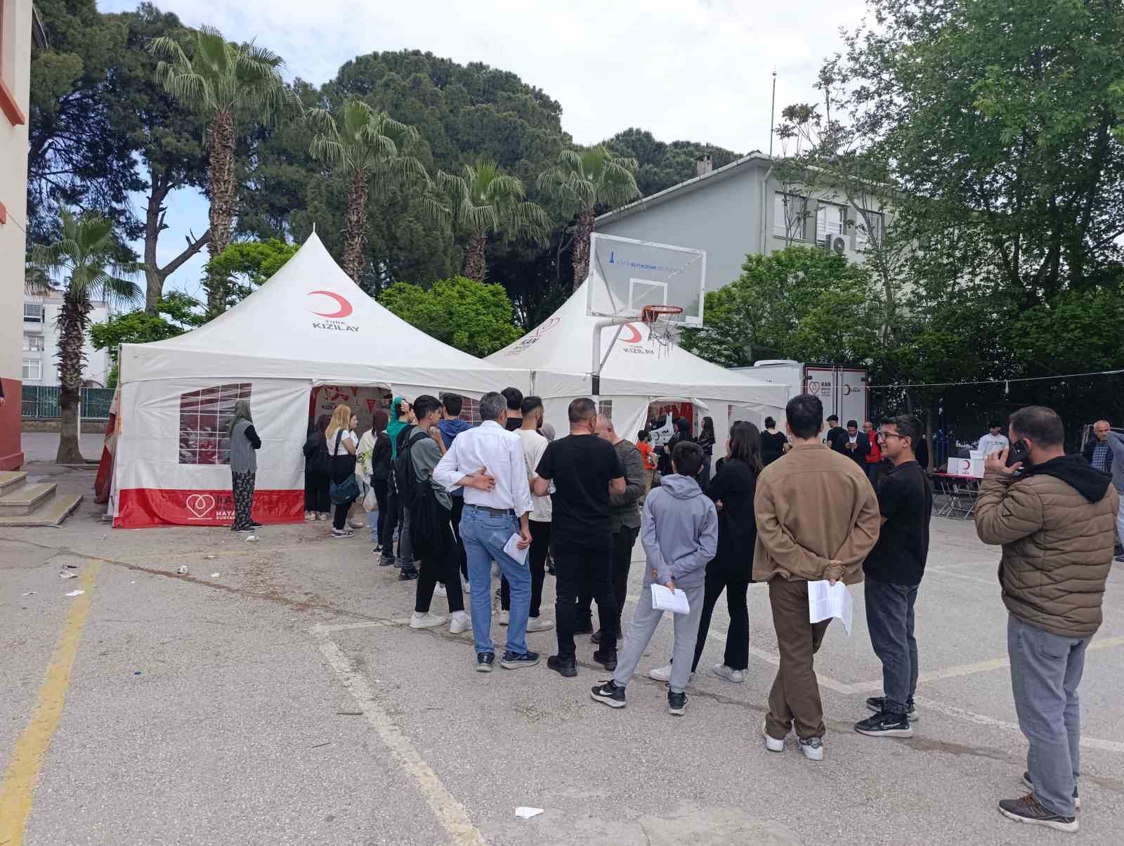 Kızılay’dan en fazla kan ulaştıran 5 öğrenciye bisiklet kampanyası: Uzun kuyruklar oluştu