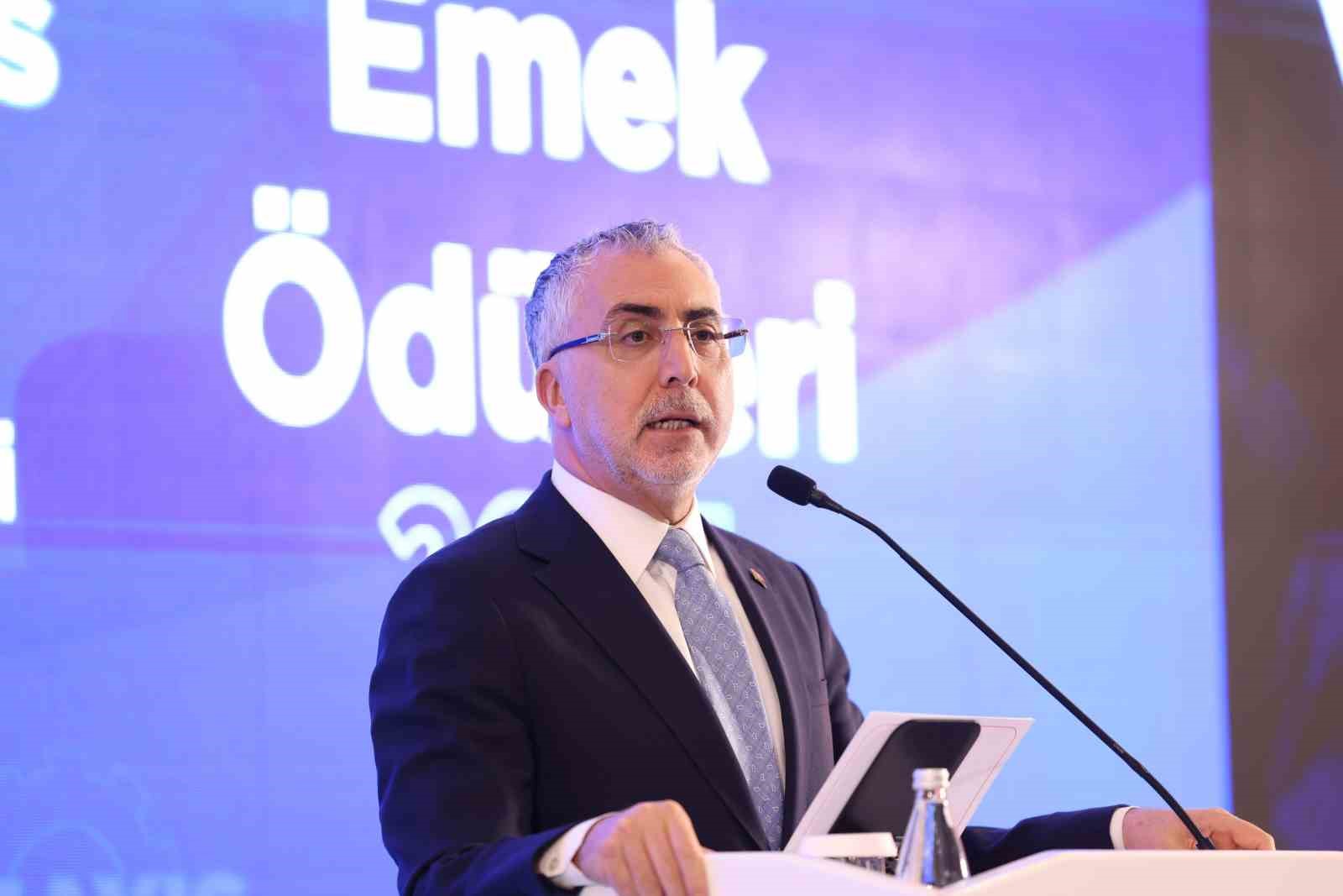 Bakan Işıkhan: "Hayata geçirmiş olduğumuz her politikanın arkasında geleceğimizi aydınlatan işçilerimiz var"
