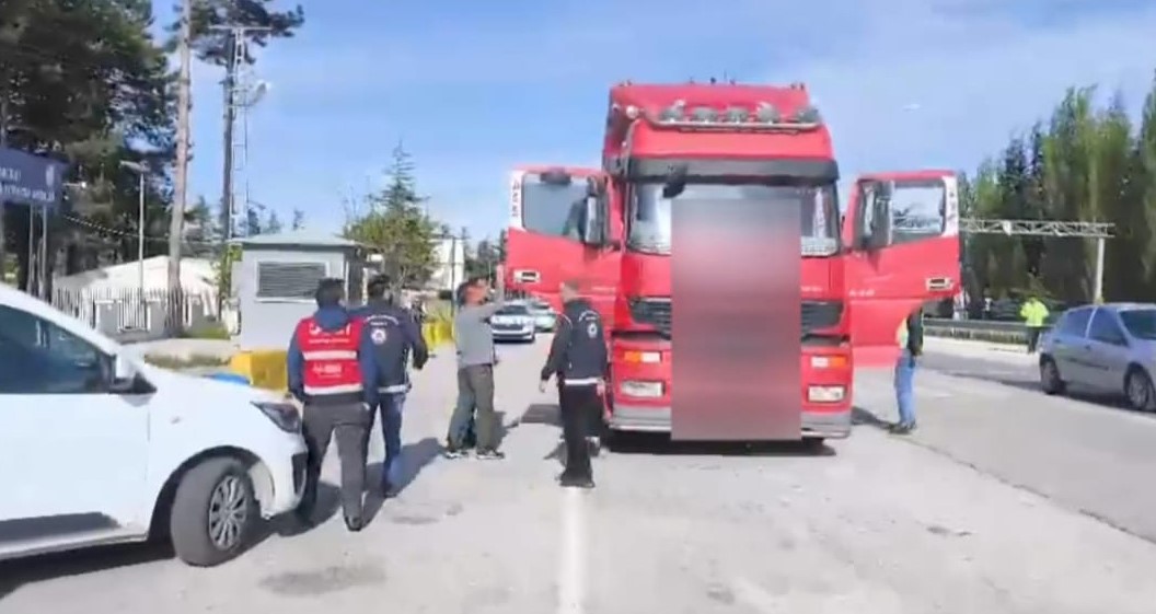Amasya’da tırda 10 kaçak göçmen yakalandı