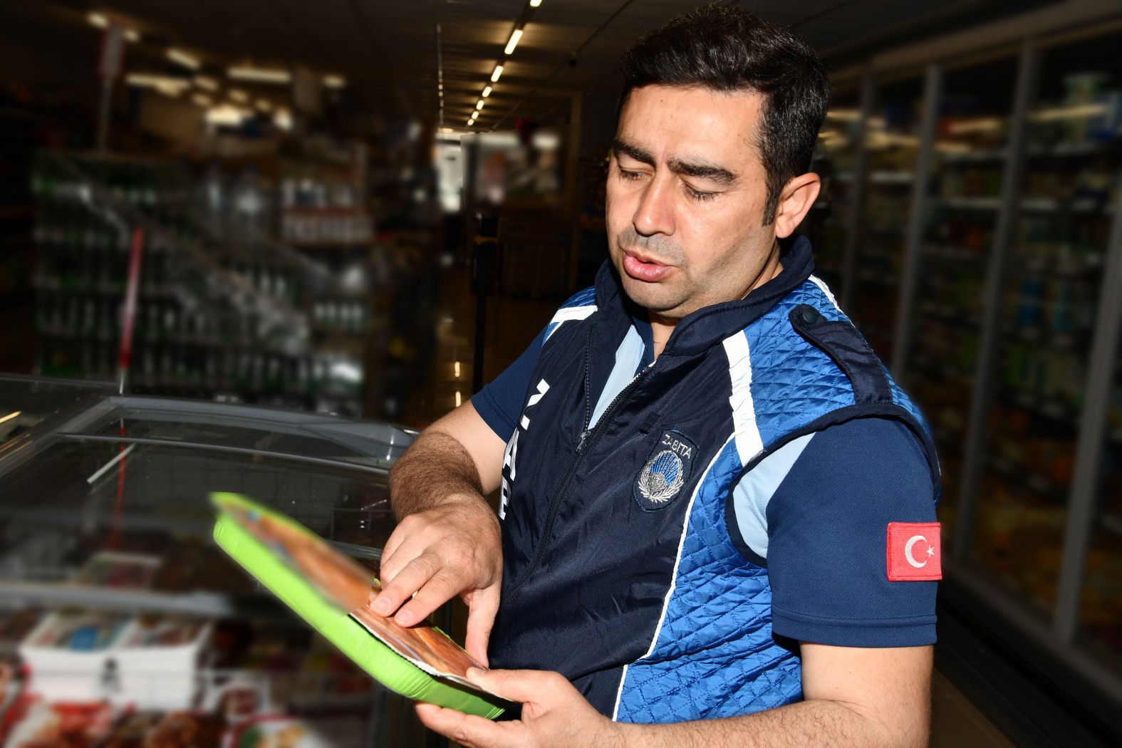 Osmaniye zabıtasından marketlerde son kullanma tarihi denetimi