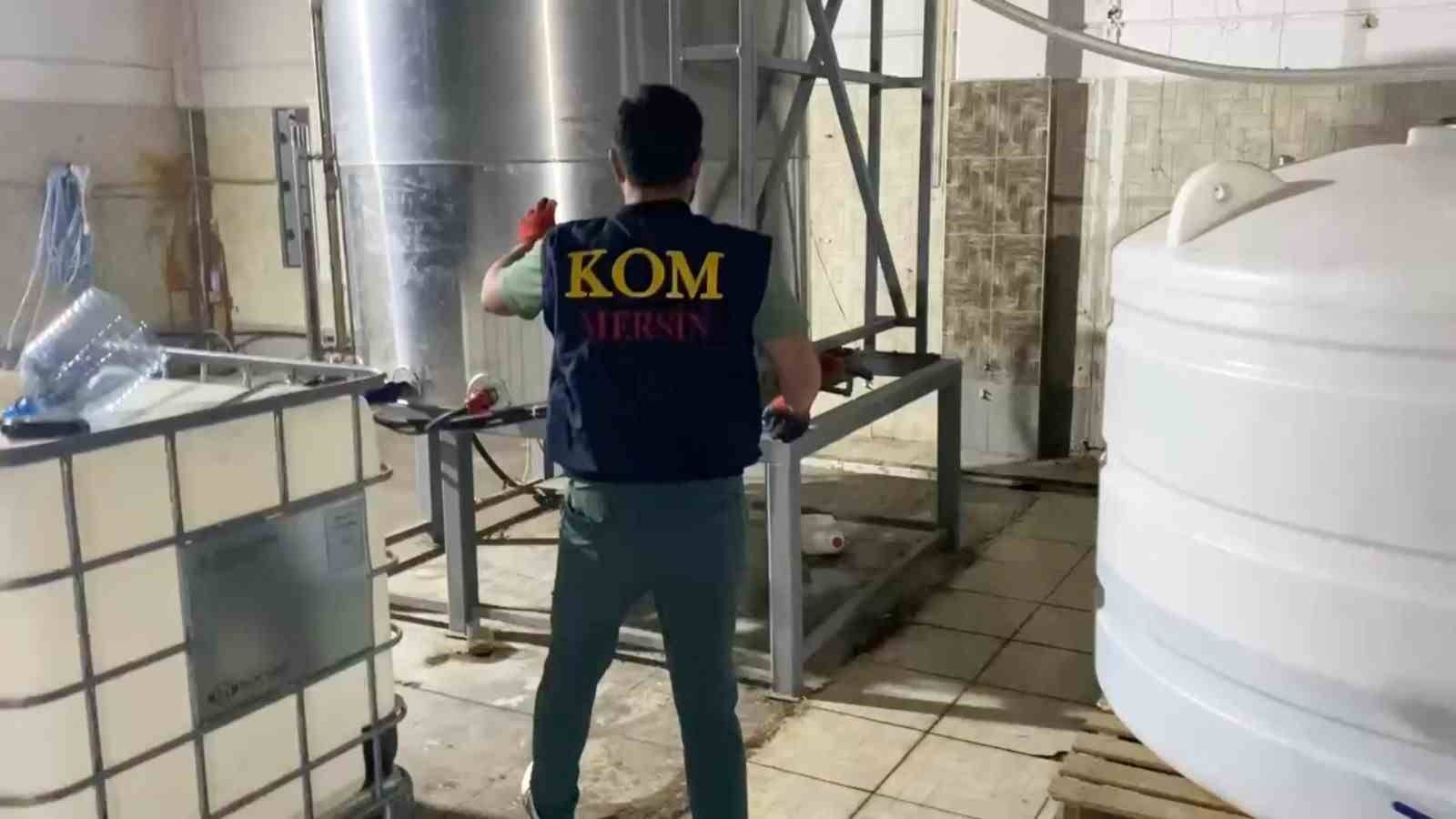 Kaçak üretim merkezinde 38 tondan fazla etil alkol ele geçirildi: 3 tutuklama