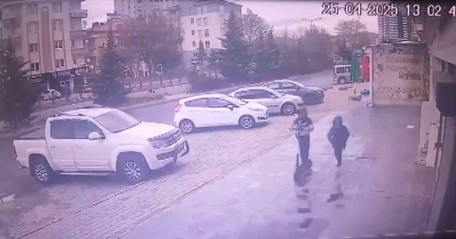 Hırsızlar önce kameralara, sonra polise yakalandı