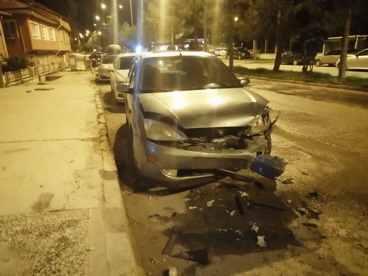 Yalva&ccedil;&rsquo;ta Fiat Tofaş park halindeki 2 araca &ccedil;arptı
