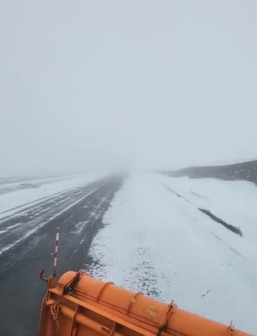 Ardahan-Çıldır kara yolunda kar yağışı etkili oldu