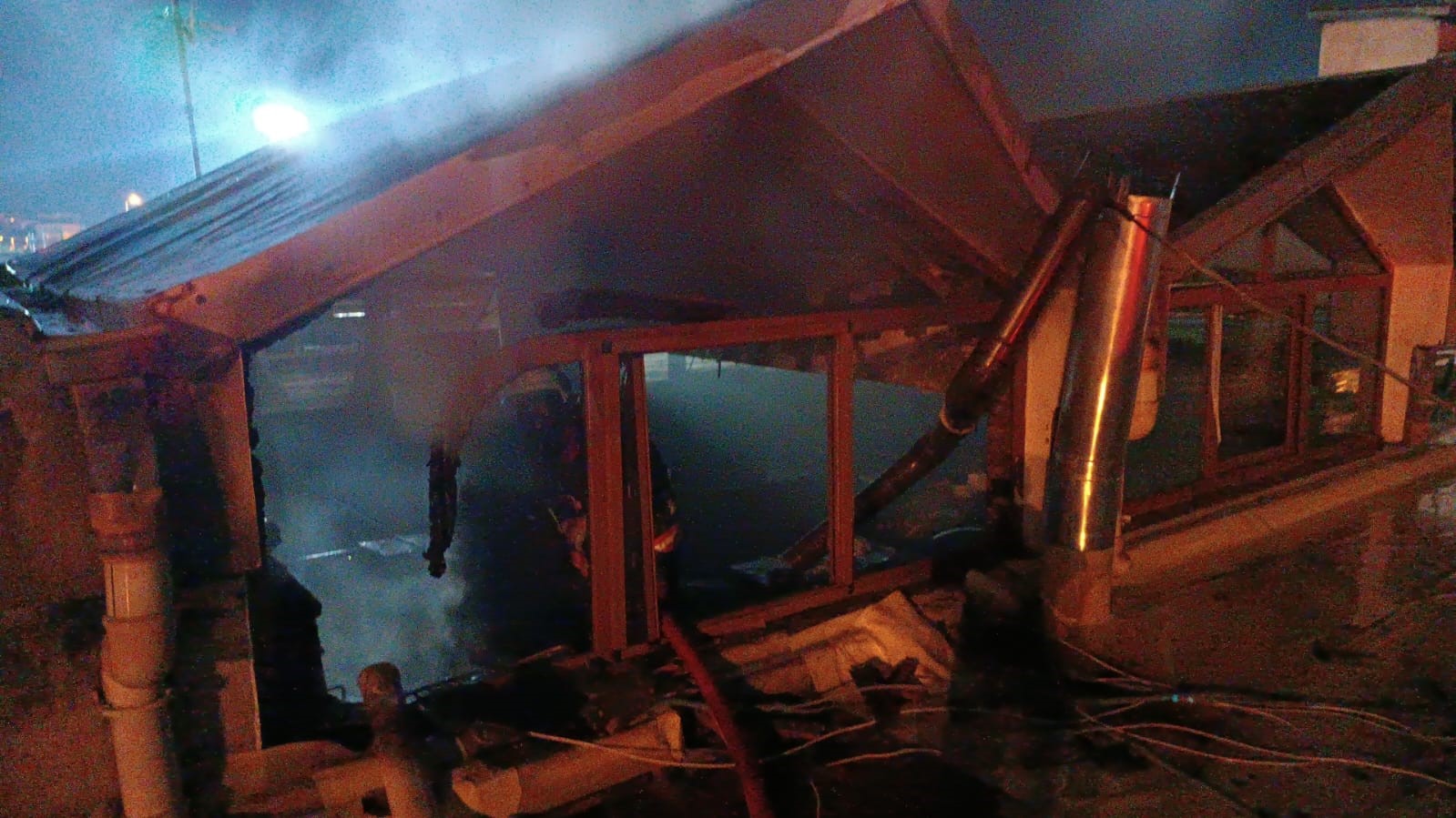 Malatya&rsquo;da &ccedil;atı yangını korkuttu
