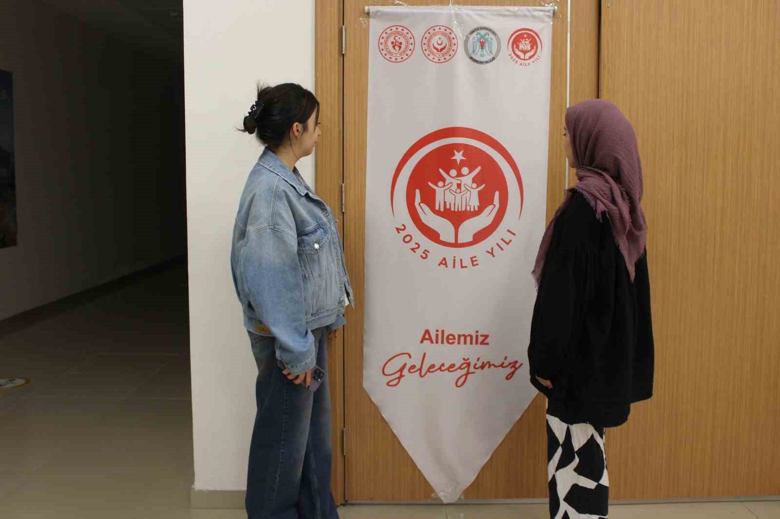 Üniversitelilere "Aile Yılı Semineri" düzenlendi