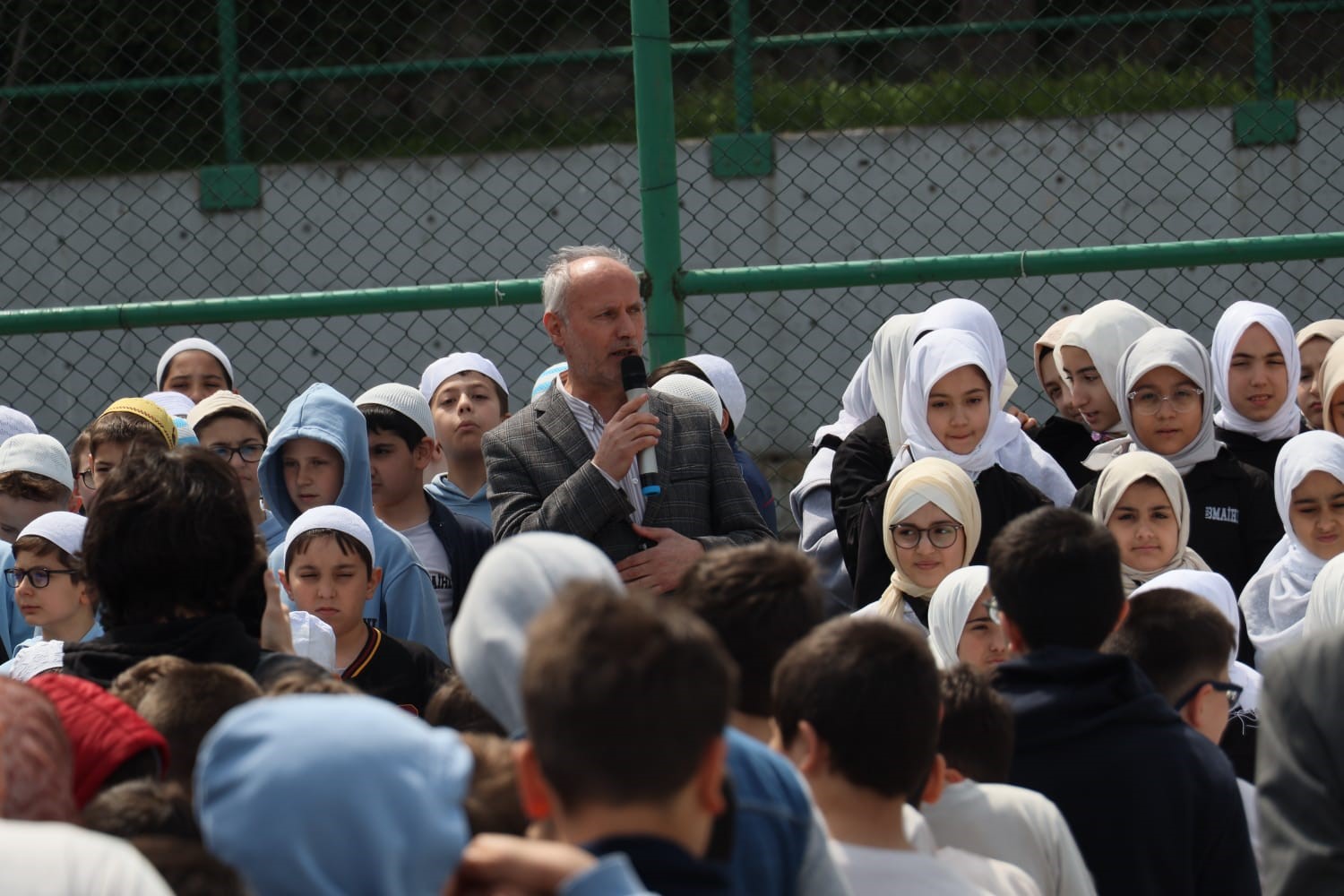 İmam hatip lisesi öğrencilerinden hatim merasimi
