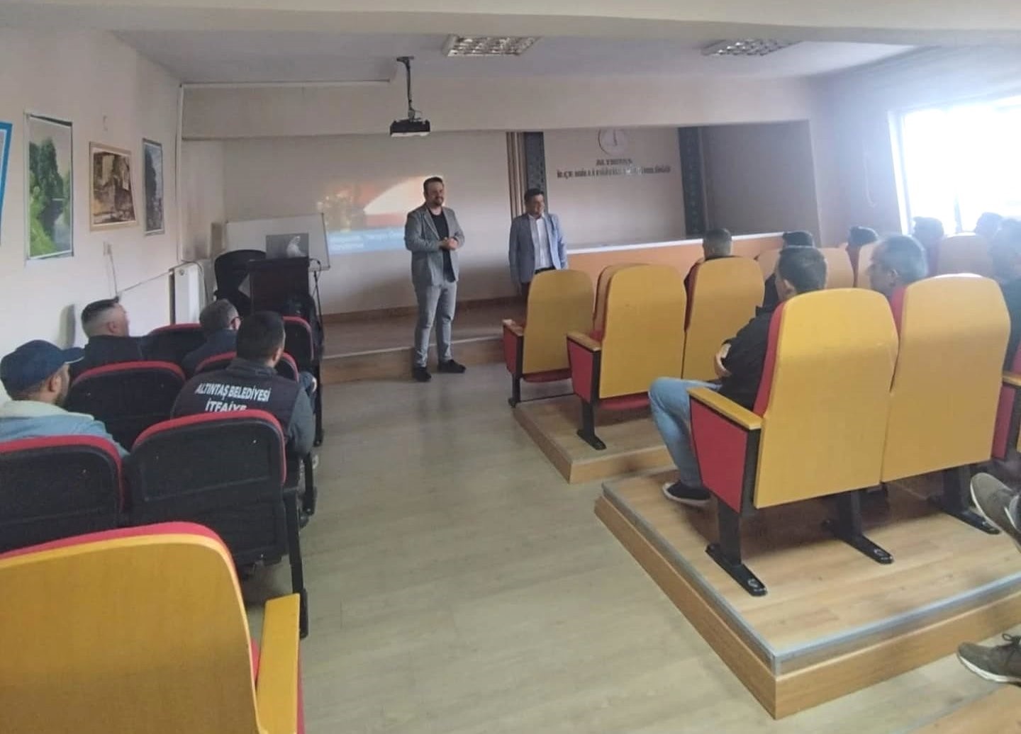 Altıntaş’ta kamu personeline "İtfaiyecilik, Yangın Önleme ve Söndürme" kursu