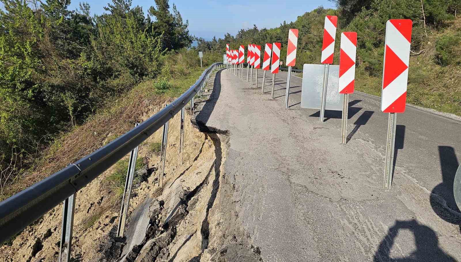Kastamonu’da heyelanlar sahil yolunda tehlike oluşturuyor
