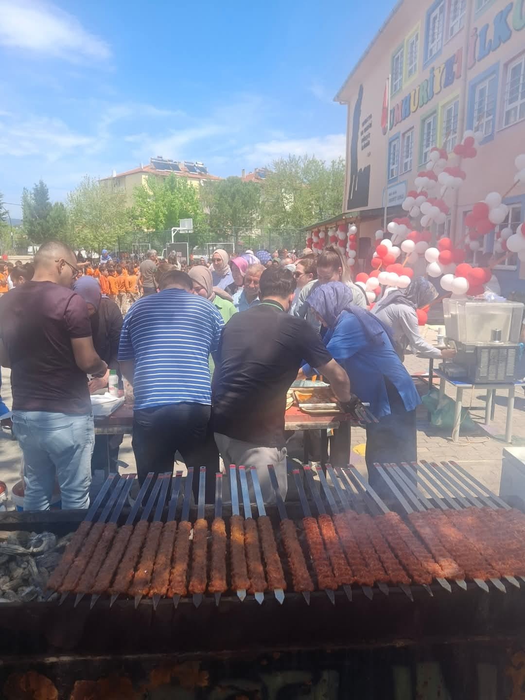 Öğrenciler seyretti veliler yarıştı