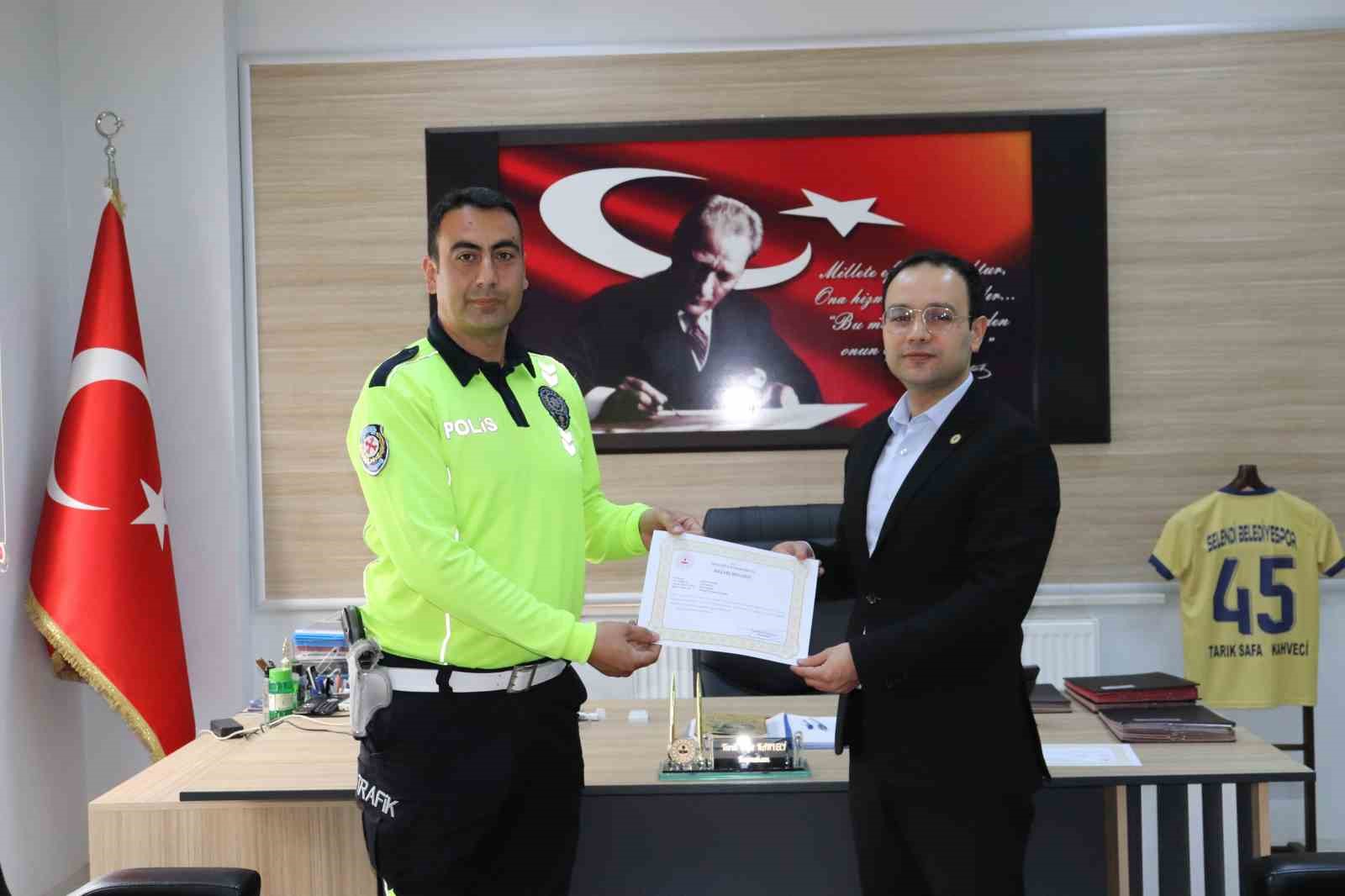 Selendi’de polis ve jandarma personeline başarı belgesi verildi