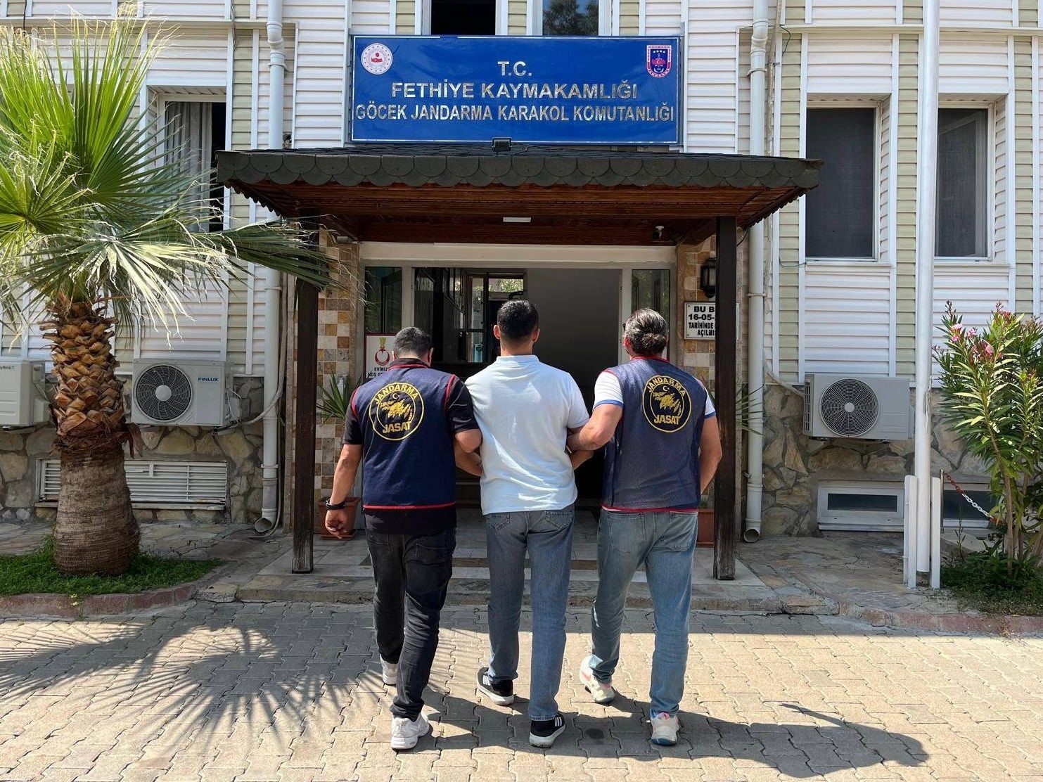 Fethiye&rsquo;de 12 yıl hapis cezası bulunan h&uuml;k&uuml;ml&uuml; yakalandı
