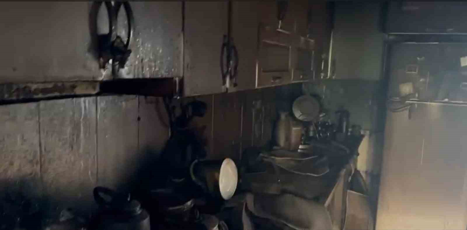 Hakkari&rsquo;de korkutan ev yangını: Aile son anda kurtuldu
