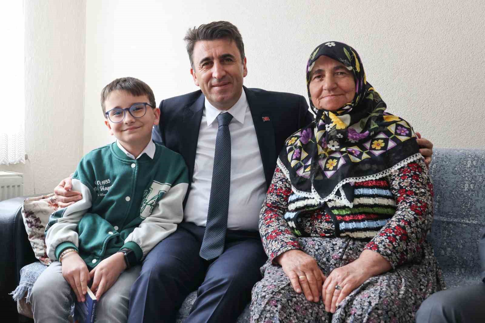 Şehit Binbaşı Mithat &Ccedil;olak&rsquo;ın ailesine ziyaret
