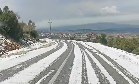 Şiddetli dolu yağışı kar manzaraları oluşturdu