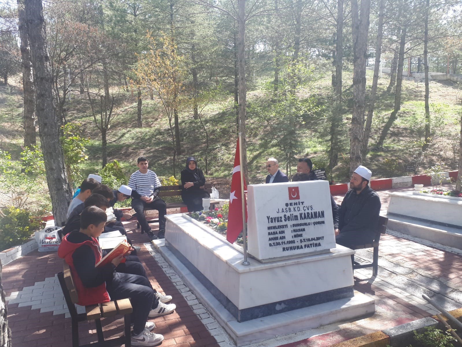 Öğrenciler helikopter kazasında şehit düşen Selim Karaman’ı dualarla andı