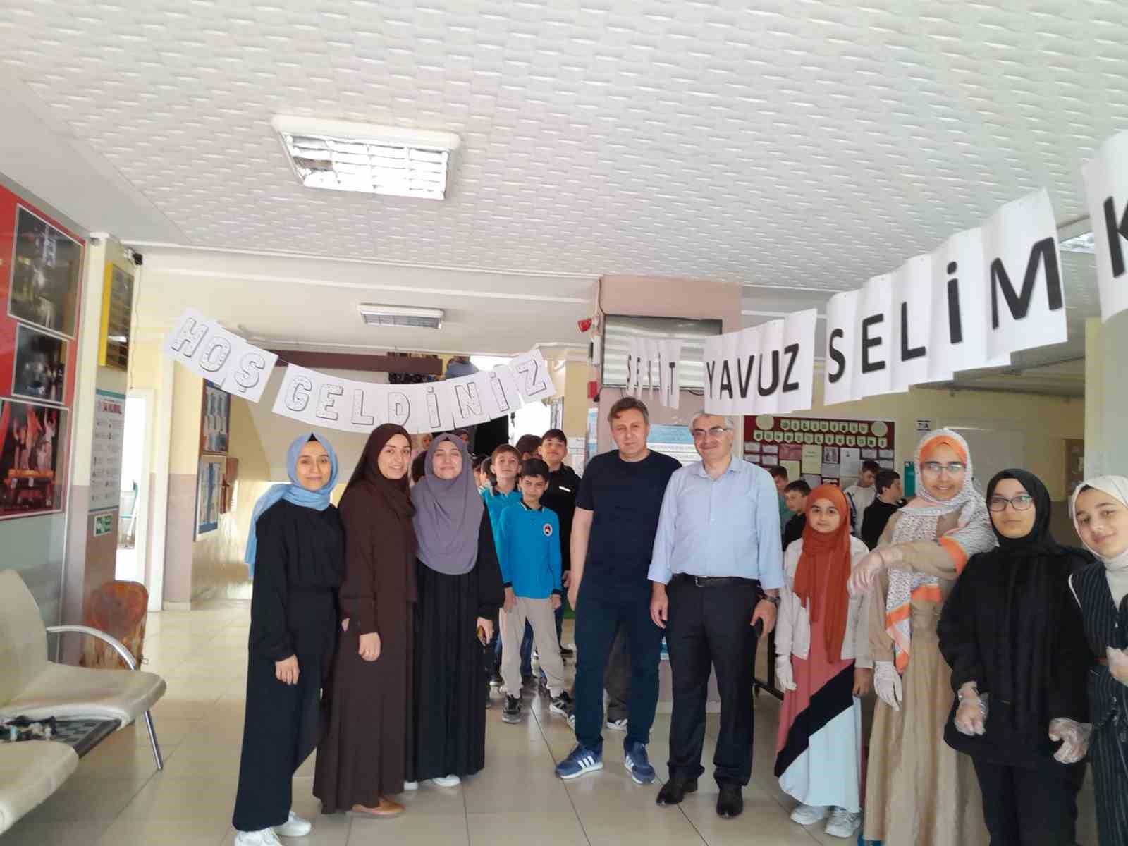 Öğrenciler helikopter kazasında şehit düşen Selim Karaman’ı dualarla andı