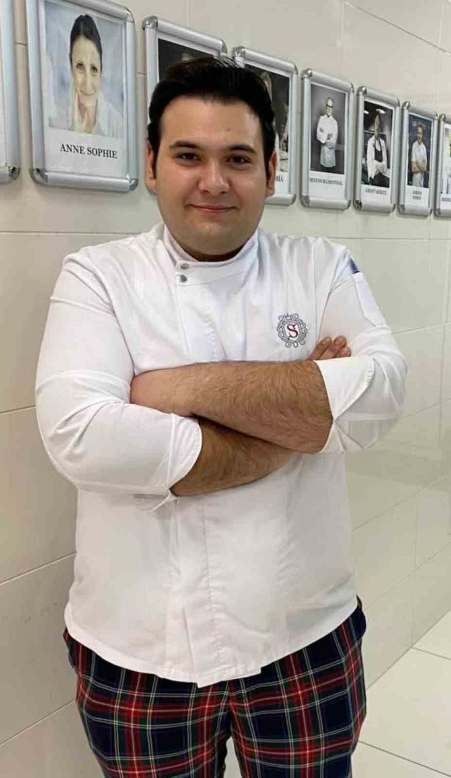 Park halindeki kamyonete &ccedil;arpan otomobil hurdaya d&ouml;nd&uuml;, gen&ccedil; s&uuml;r&uuml;c&uuml;s&uuml; hayatını kaybetti
