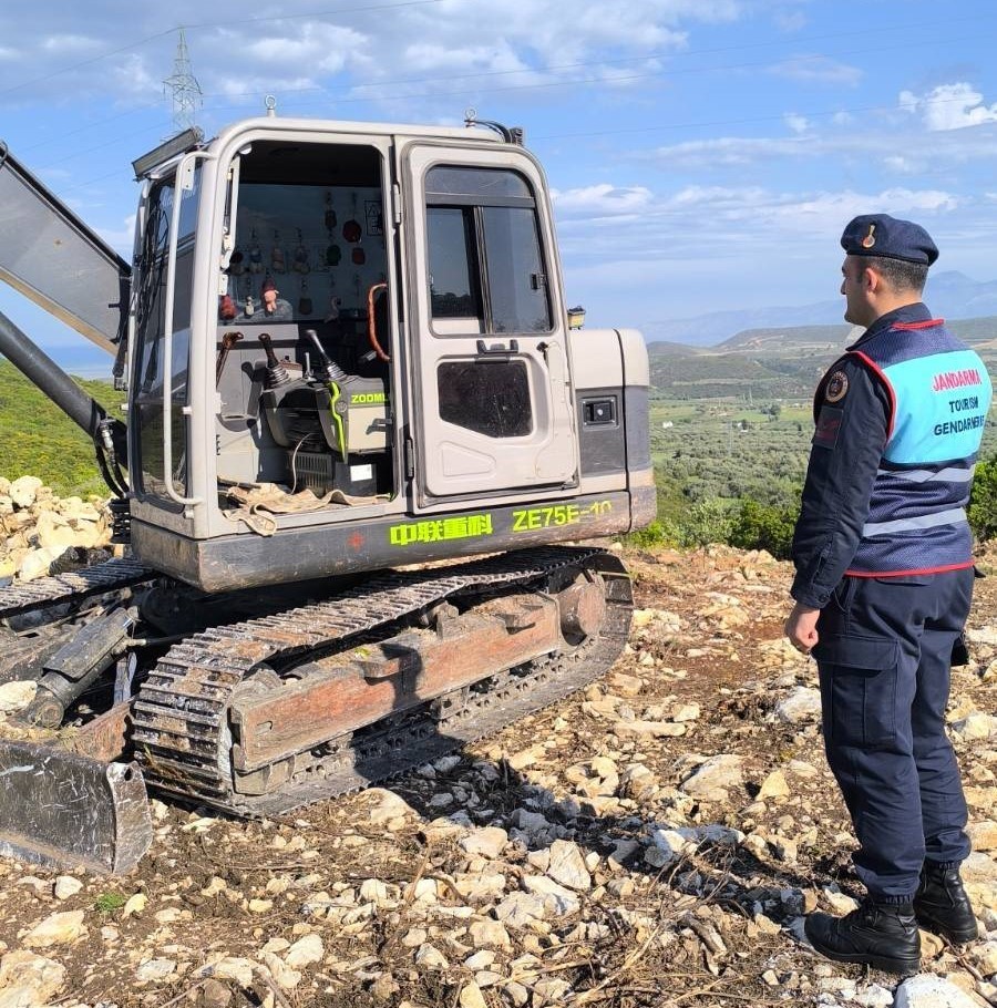 Hazine arazisindeki çalışmayı jandarma durdurdu