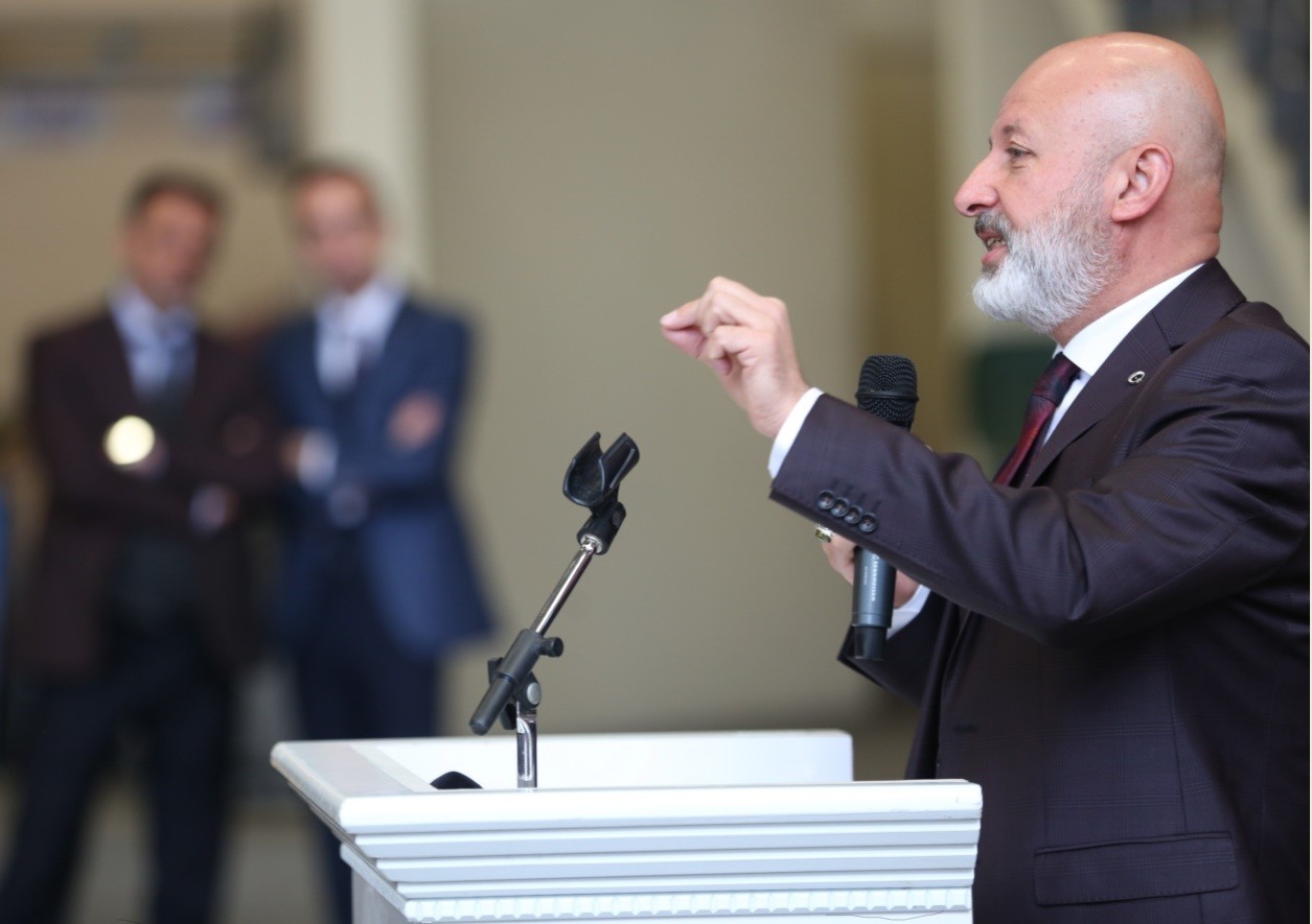 Başkan Çolakbayrakdar: "Belediyede her bir çalışanın sendikası, ‘Ahmet Çolakbayrakdar’dır"