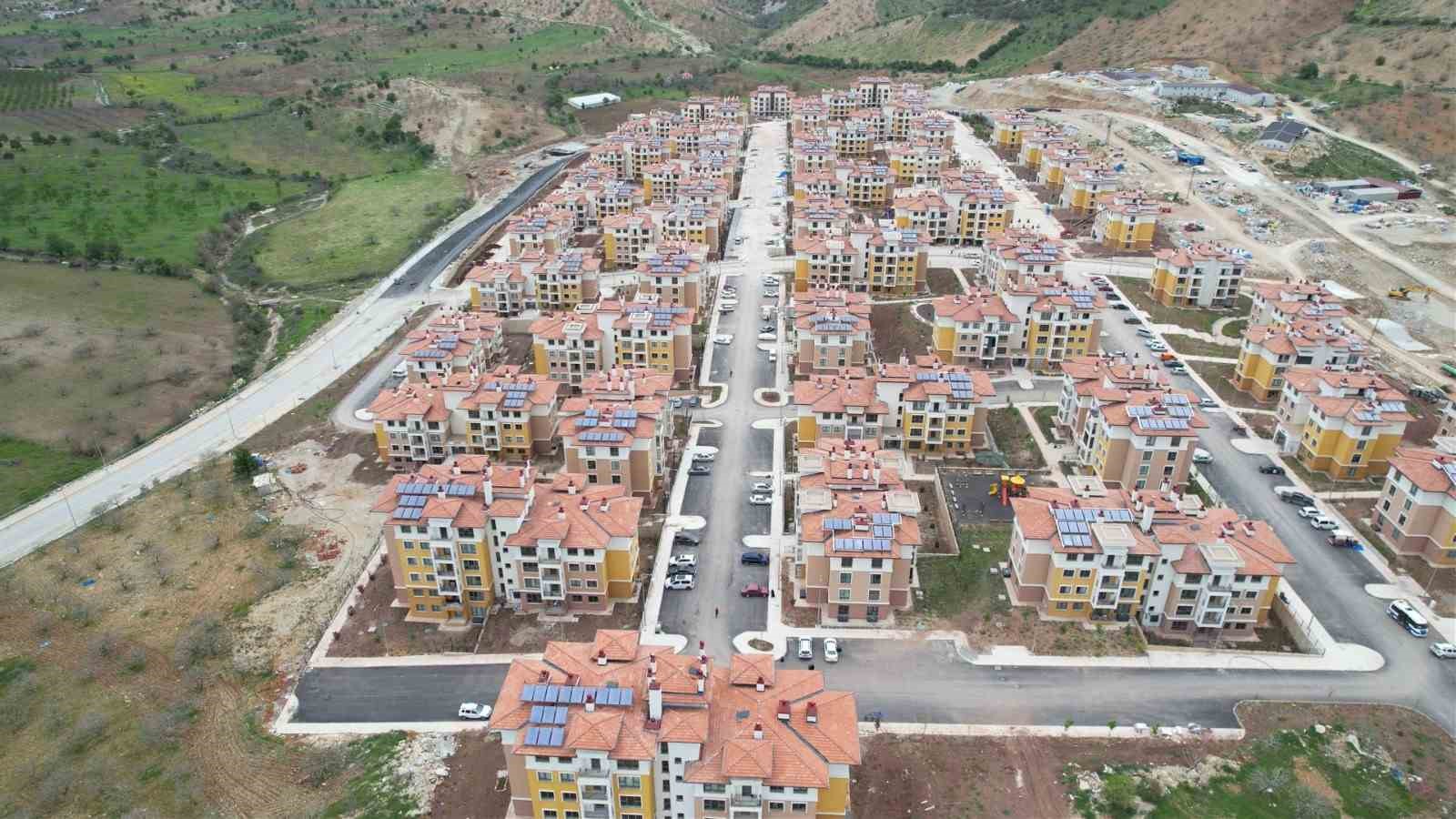 Zemin sıvılaşması olan Gölbaşı ilçesinde depremzedeler güvenli evlerinde yaşamaya başladı
