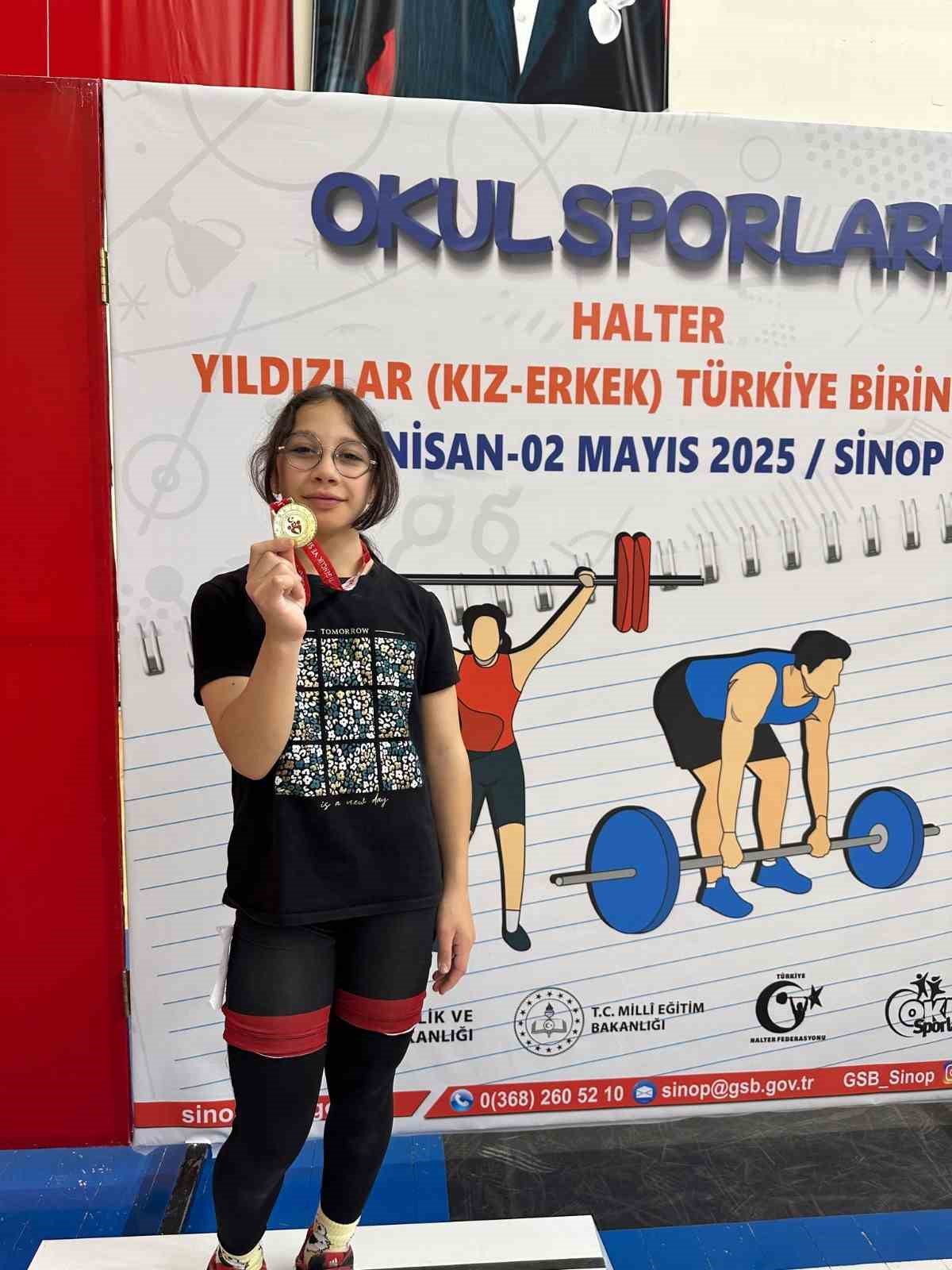 Denizlili genç halterci Türkiye şampiyonu oldu
