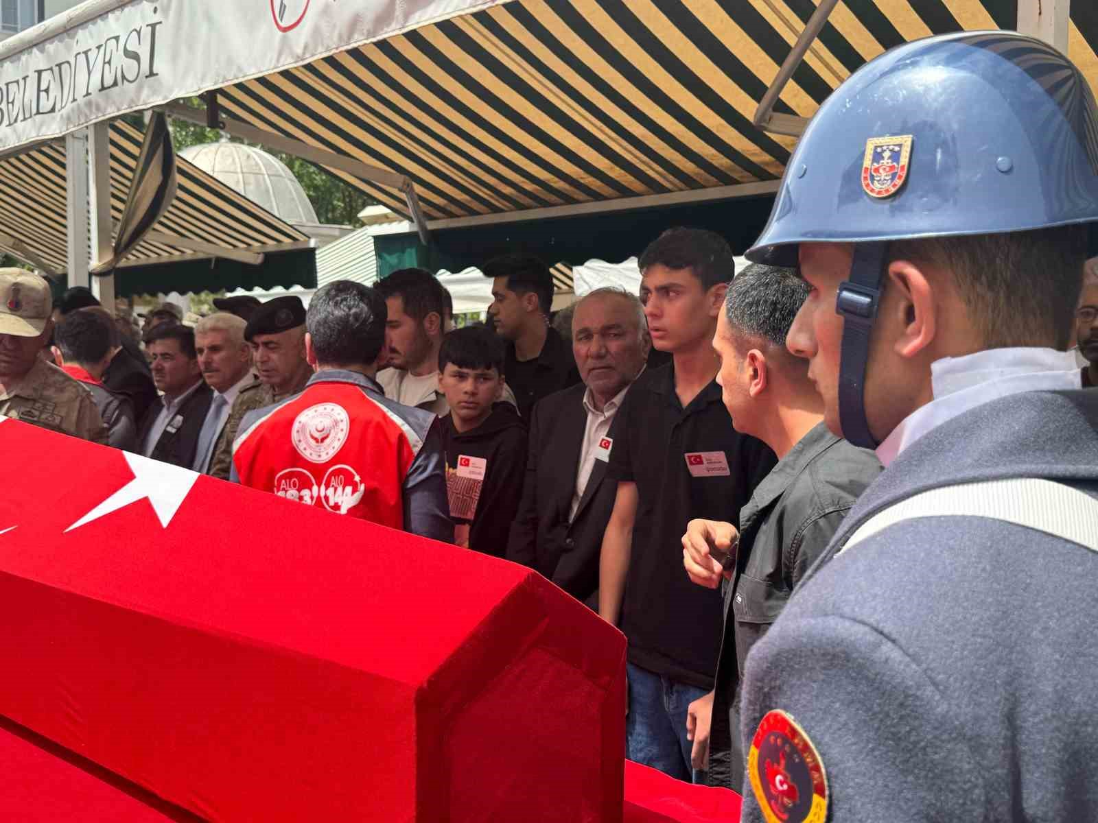 Şehit Hüseyin Uzun, Gaziantep’te son yolculuğuna uğurlandı
