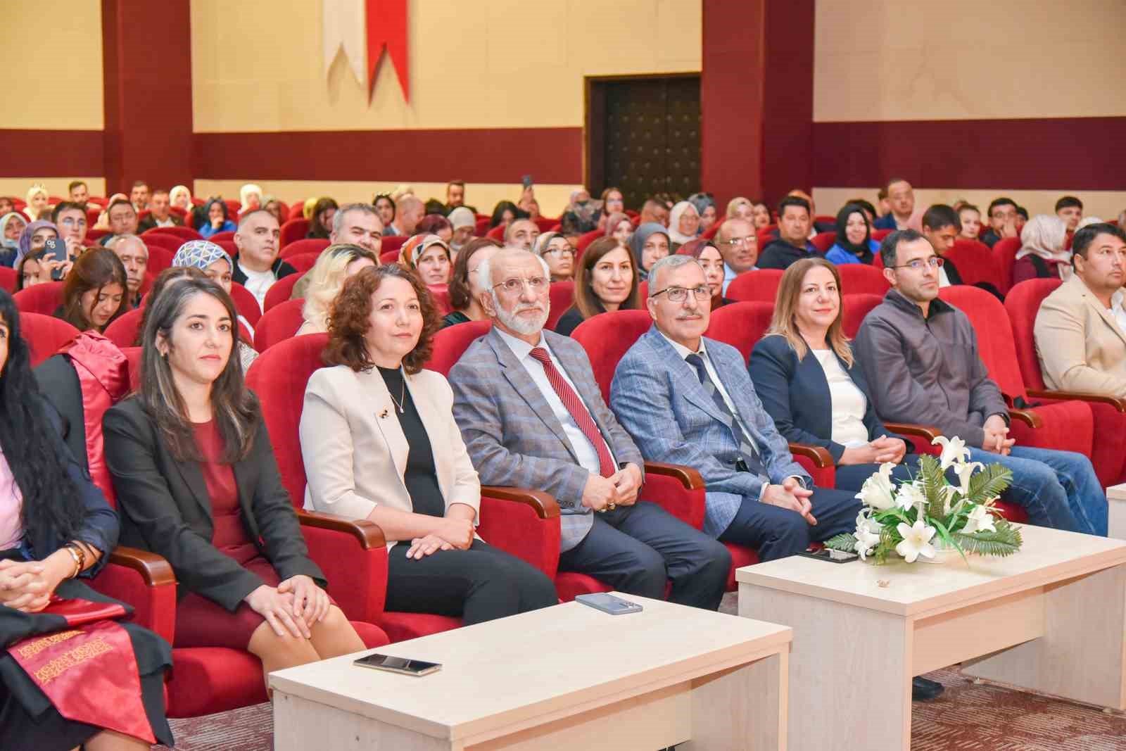 KMÜ’de hemşirelik bölümü öğrencilerine forma giyme töreni düzenlendi
